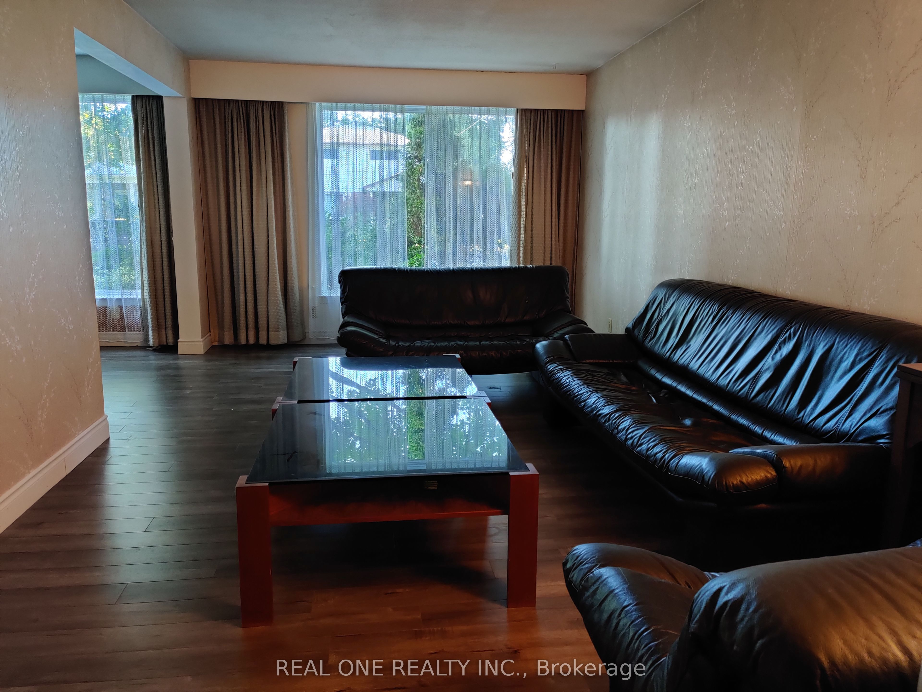 9 Lisburn Crescent upper, Toronto, ON M2J 2Z4 photo 2