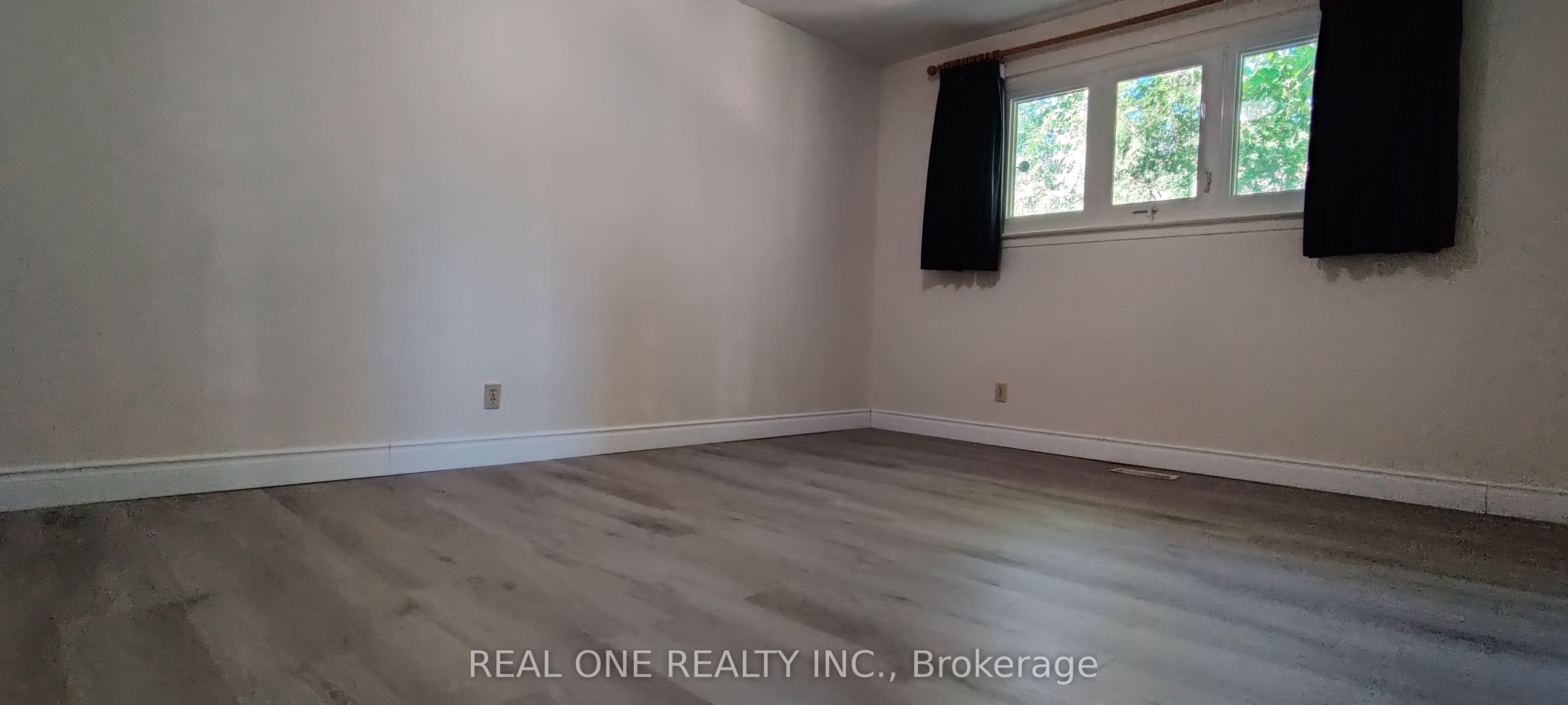 9 Lisburn Crescent upper, Toronto, ON M2J 2Z4 photo 3