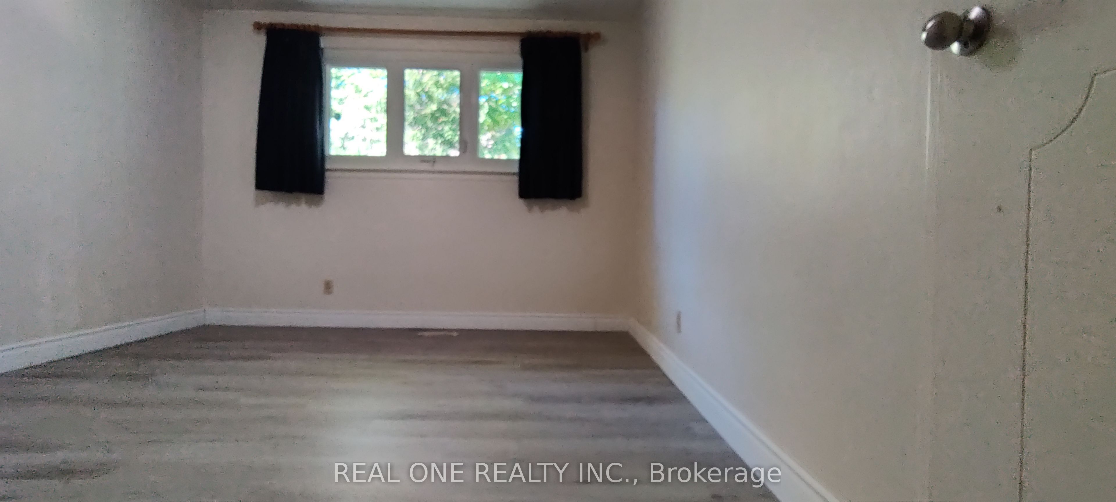 9 Lisburn Crescent upper, Toronto, ON M2J 2Z4 photo 4