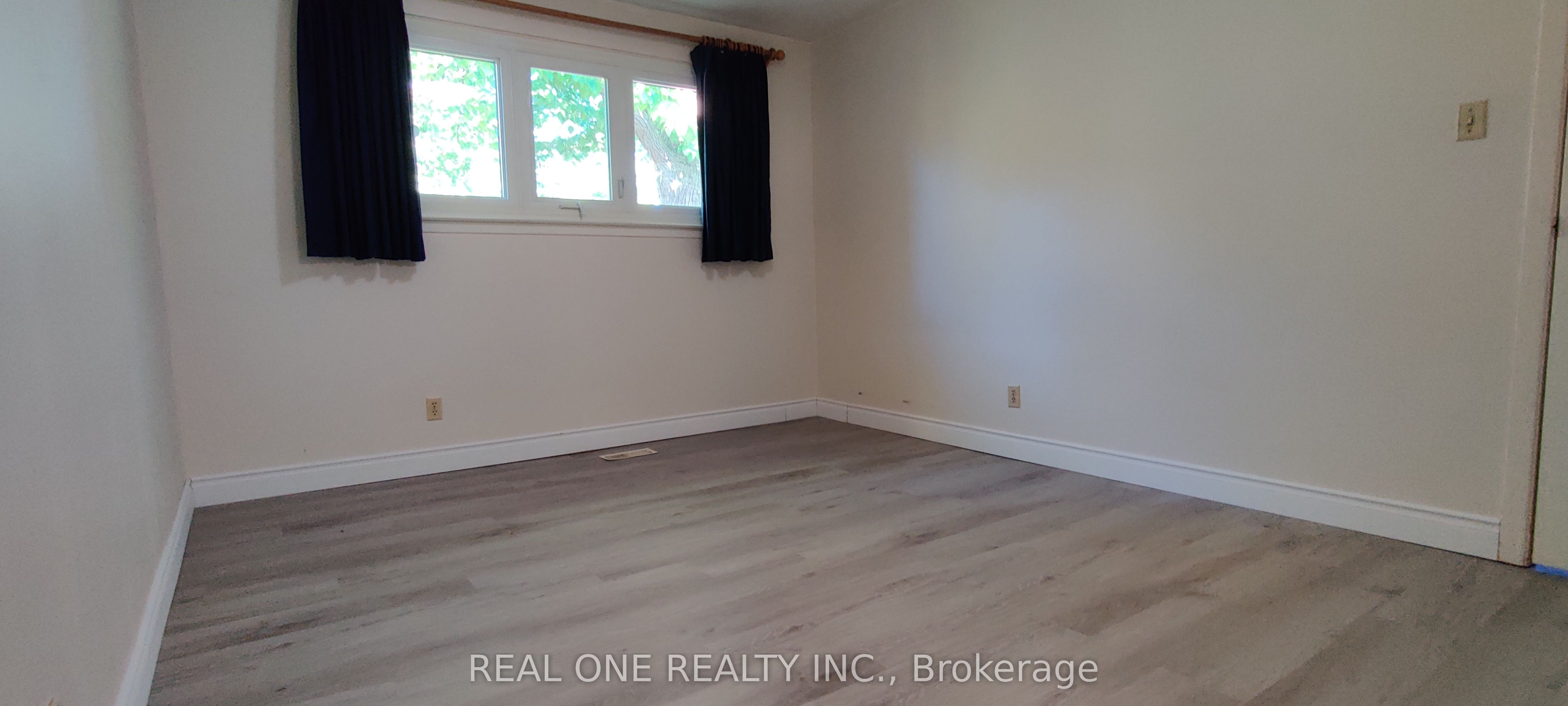 9 Lisburn Crescent upper, Toronto, ON M2J 2Z4 photo 5