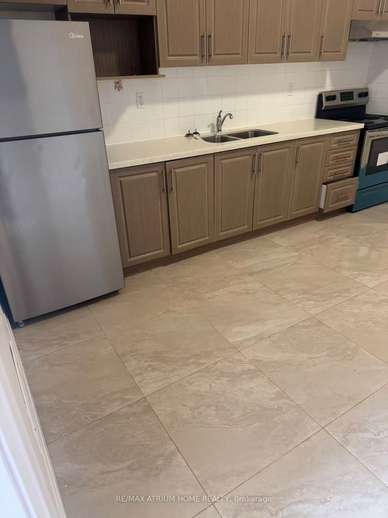 410 Spadina Avenue 201, Toronto, ON M5T 2G7
