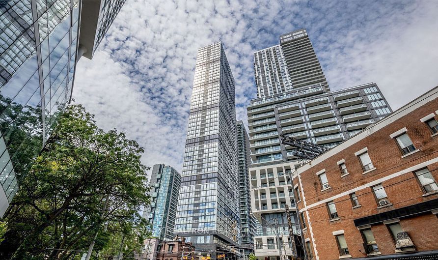 181 Dundas Street E 702, Toronto, ON M5A 1Z4 photo 2