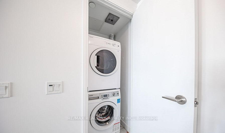 181 Dundas Street E 702, Toronto, ON M5A 1Z4 photo 4