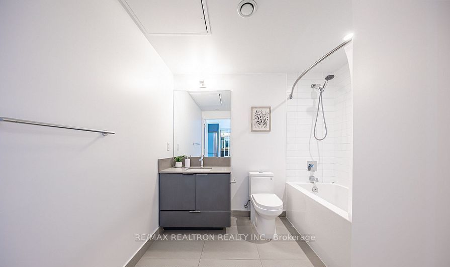 181 Dundas Street E 702, Toronto, ON M5A 1Z4 photo 5