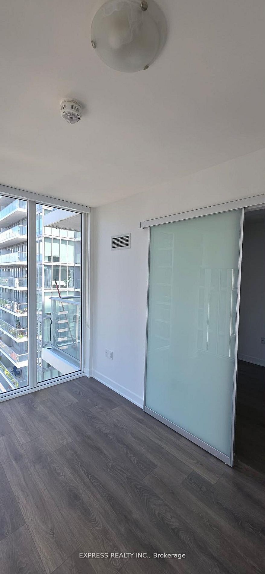 195 Redpath Avenue 2212, Toronto, ON M4P 0E4 photo 5
