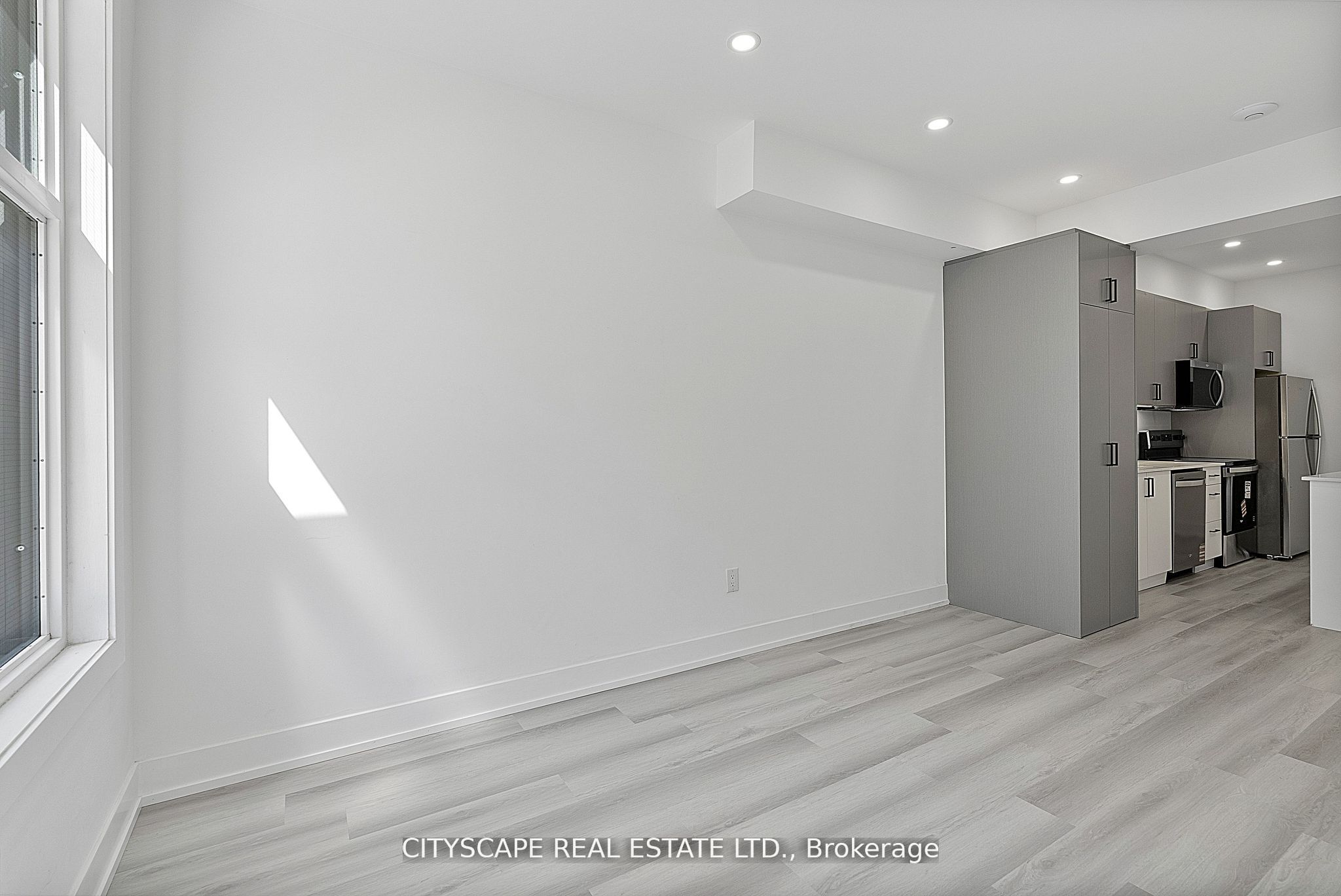 591 Oakwood Avenue Main #2, Toronto, ON M6E 2X8 photo 2