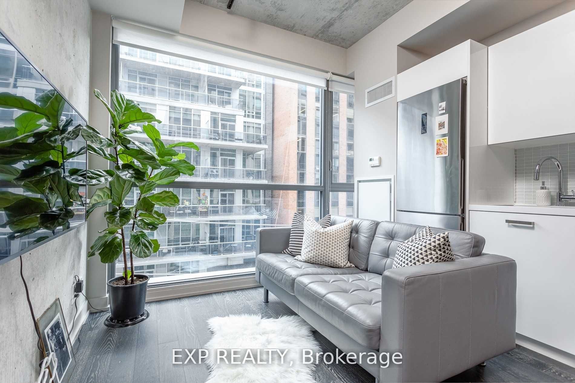 39 Brant Street 416, Toronto, ON M5V 0M8