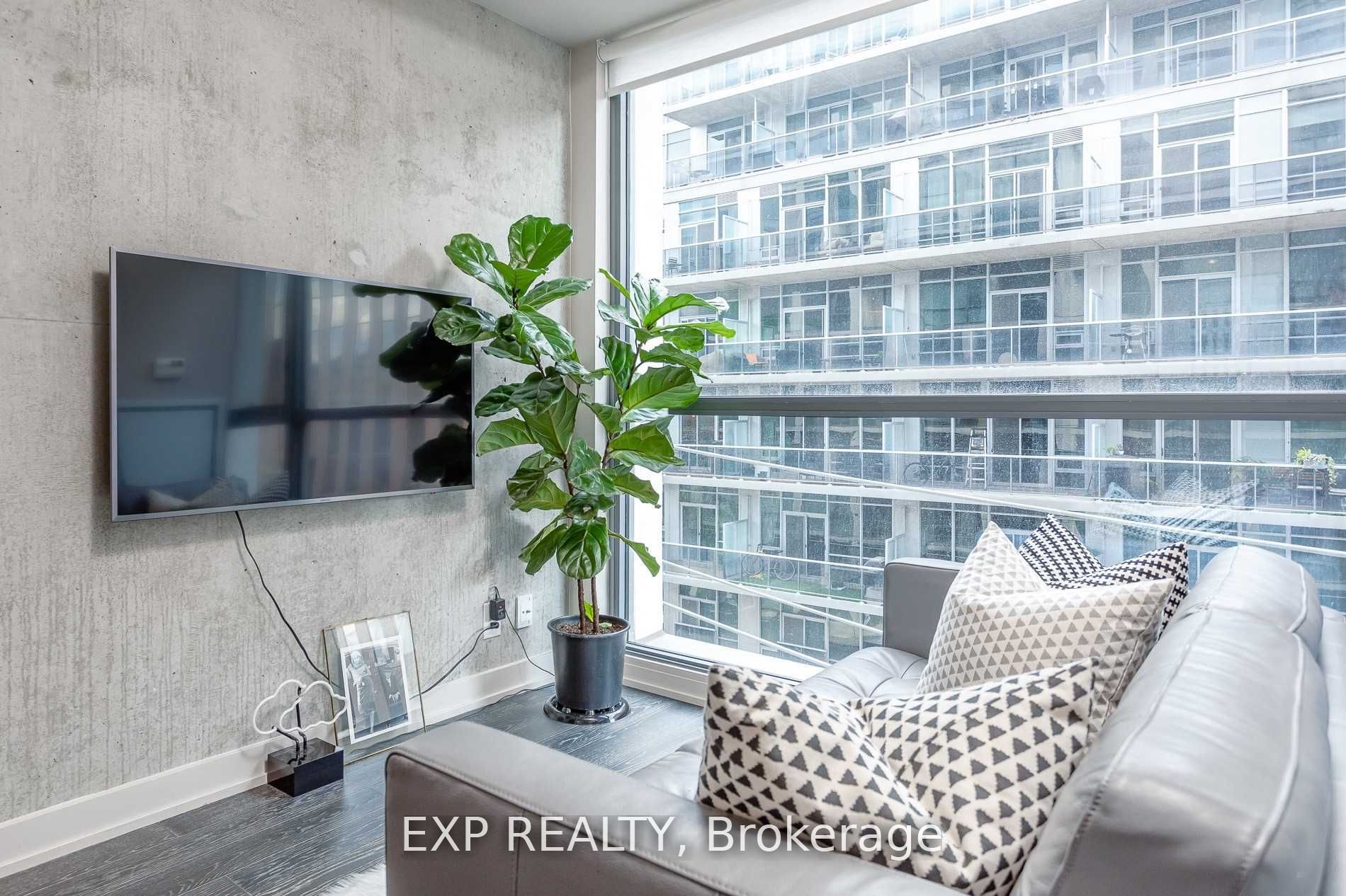 39 Brant Street 416, Toronto, ON M5V 0M8 photo 2