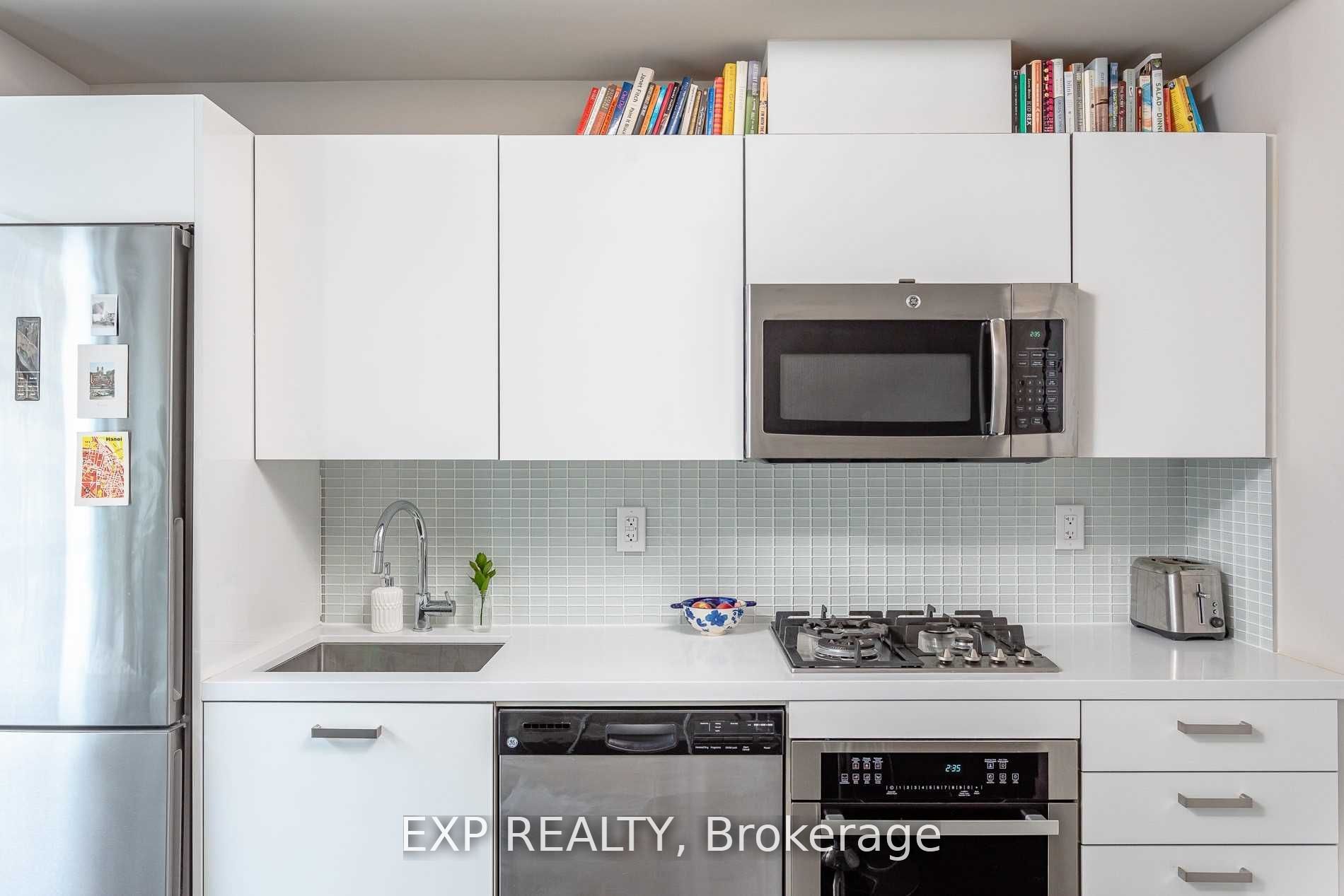 39 Brant Street 416, Toronto, ON M5V 0M8 photo 3