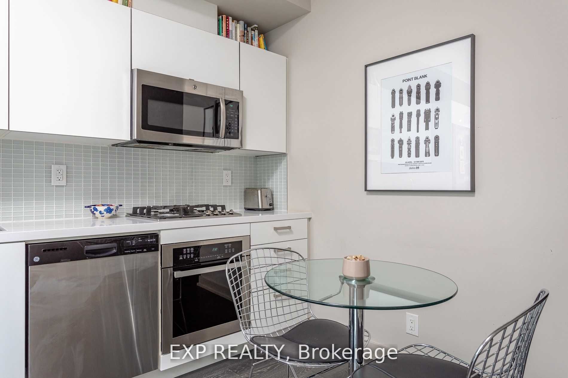 39 Brant Street 416, Toronto, ON M5V 0M8 photo 5