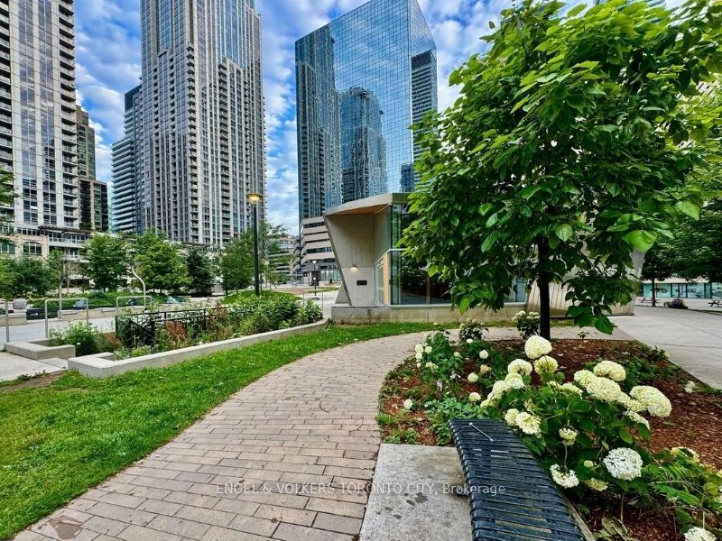 801 Bay Street 2002, Toronto, ON M5S 1Y9 photo 5