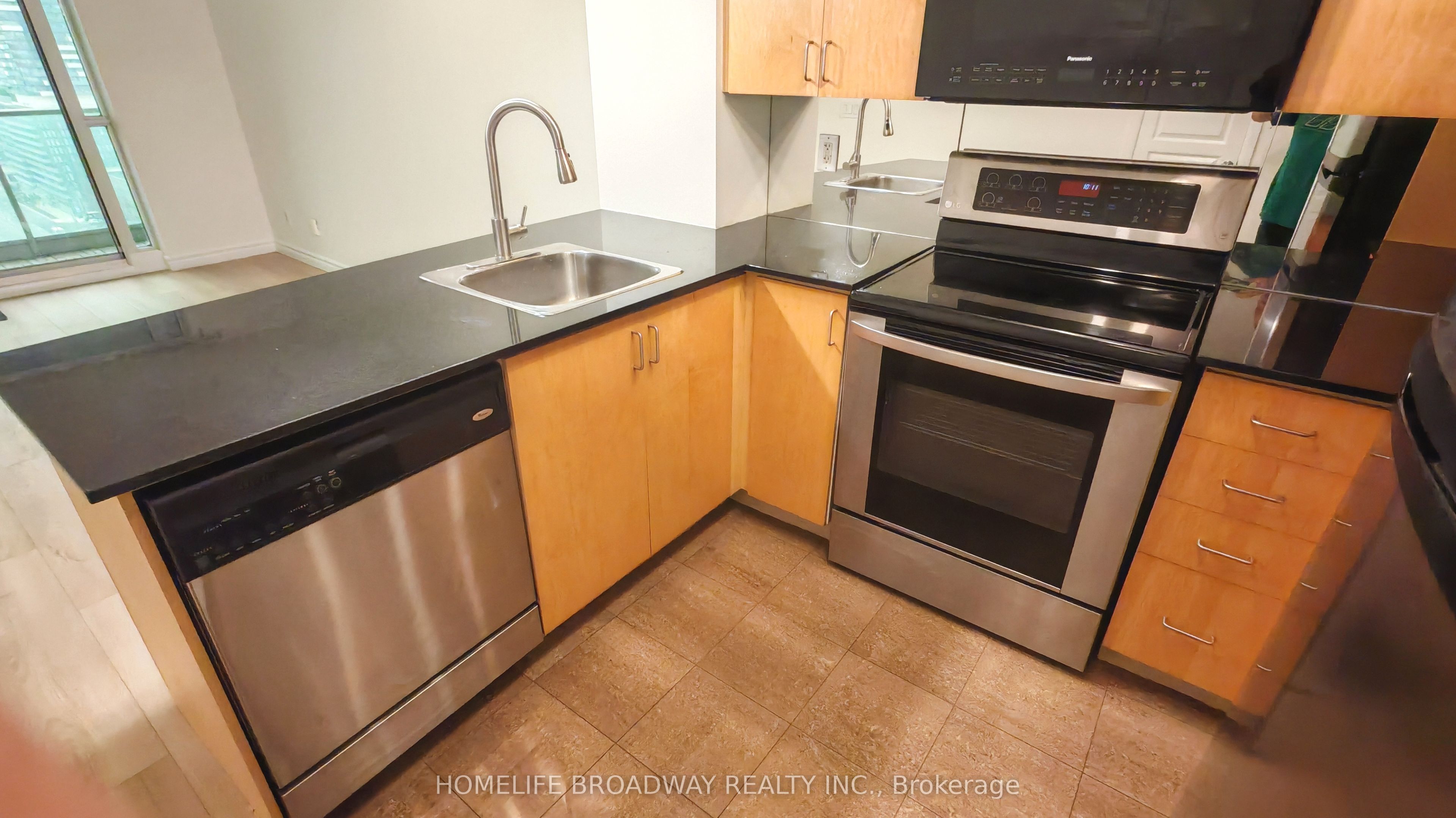 18 Yonge Street 1906, Toronto, ON M5E 1R4 photo 5