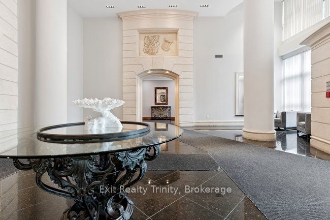 23 Lorraine Drive 318, Toronto, ON M2N 6Z6 photo 3