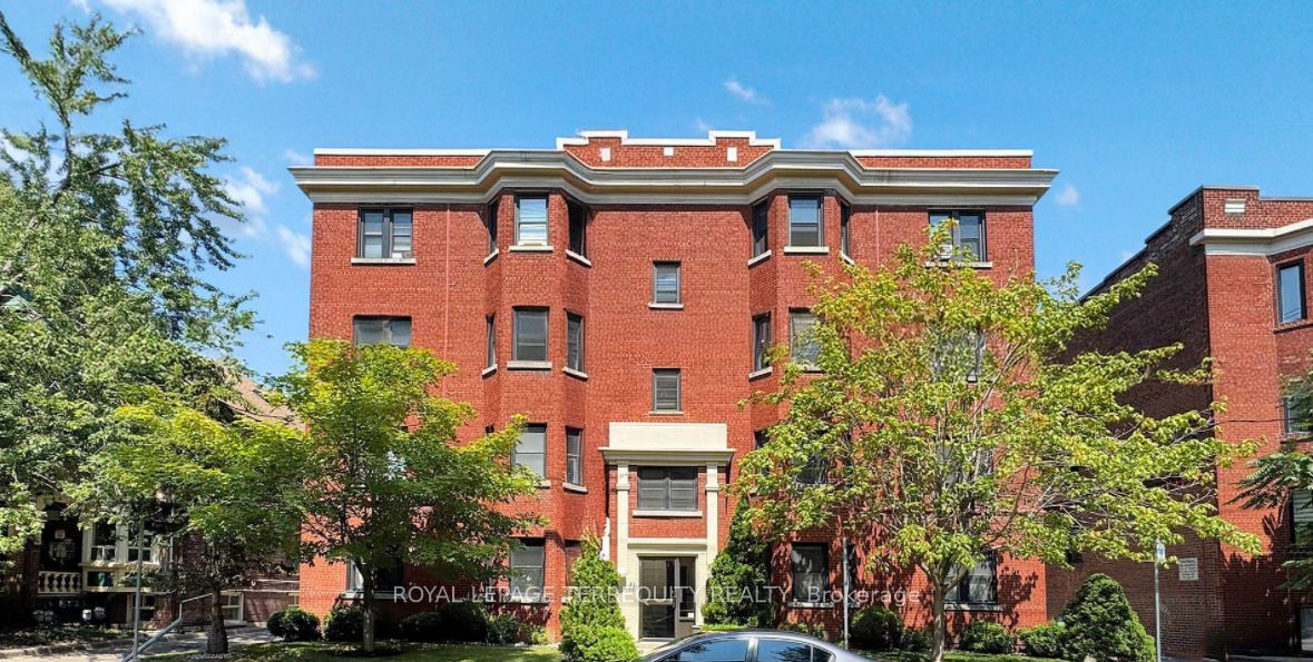 42 Barton Avenue 19, Toronto, ON M6G 1P3
