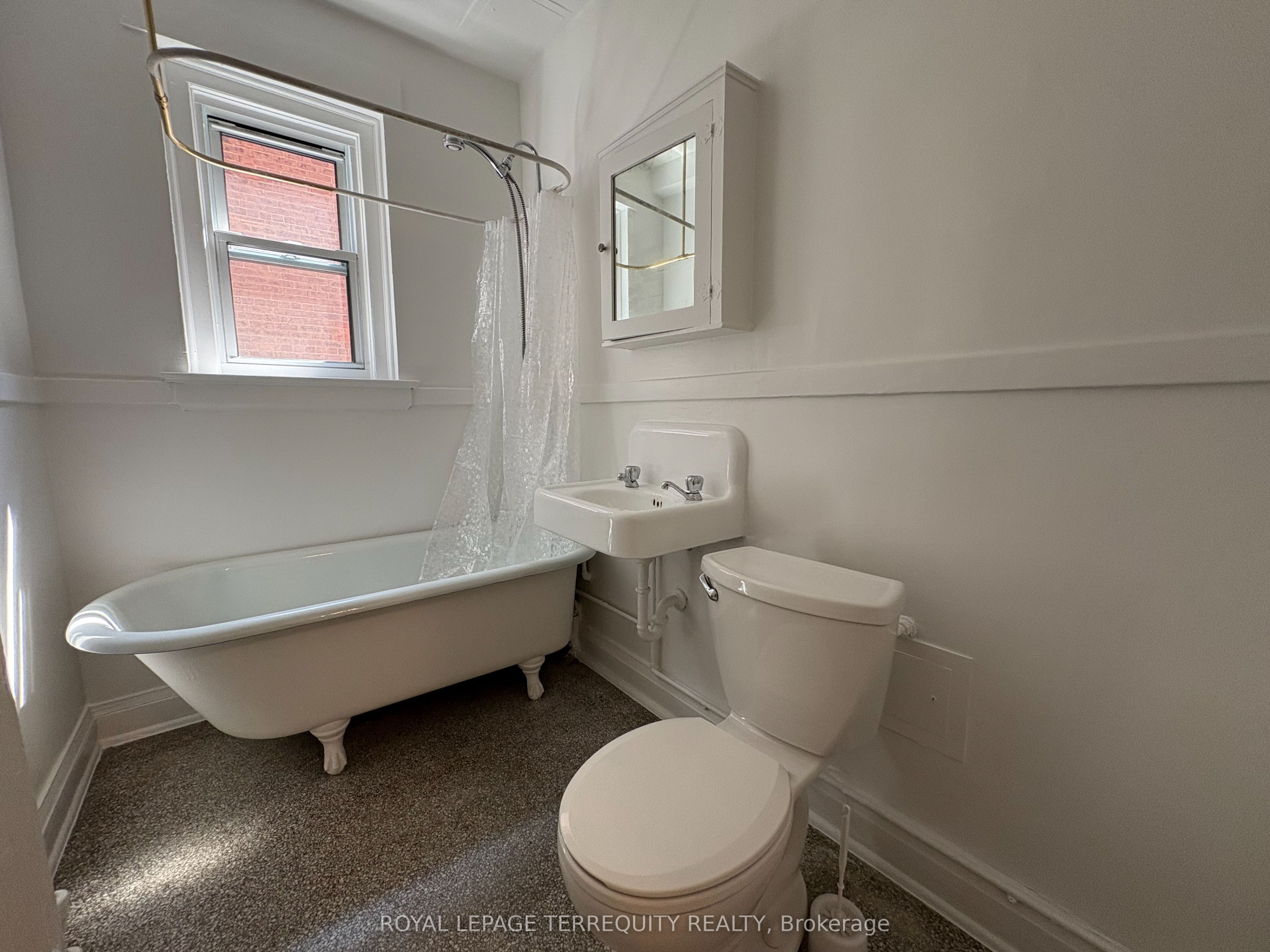42 Barton Avenue 19, Toronto, ON M6G 1P3 photo 5