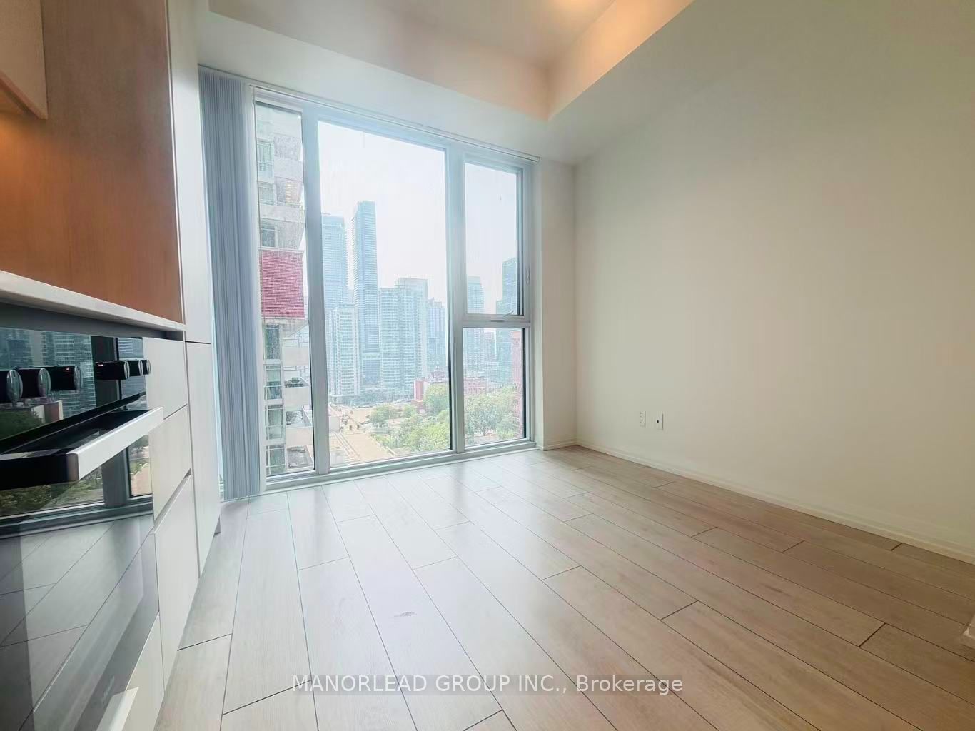 400 King Street W 1516, Toronto, ON M5V 0X8 photo 4