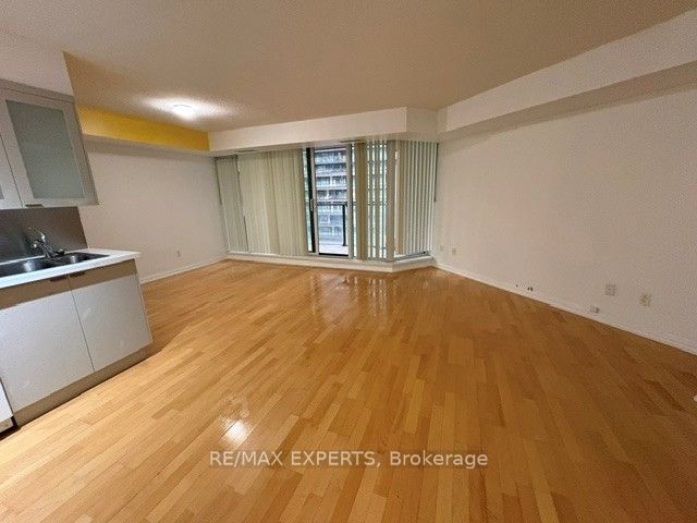 111 Elizabeth Street 953, Toronto, ON M5G 1P7 photo 2