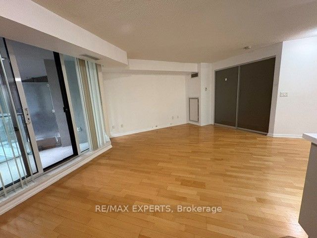 111 Elizabeth Street 953, Toronto, ON M5G 1P7 photo 4