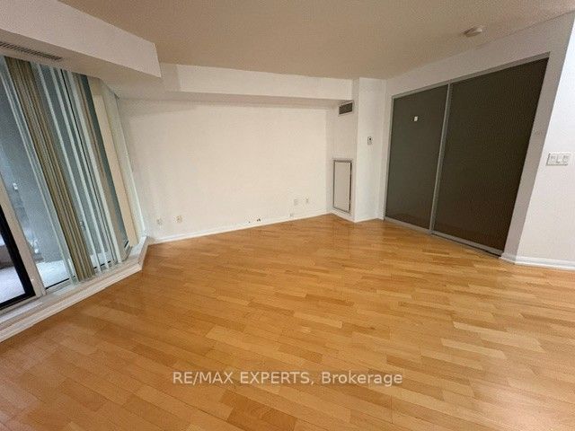 111 Elizabeth Street 953, Toronto, ON M5G 1P7 photo 5