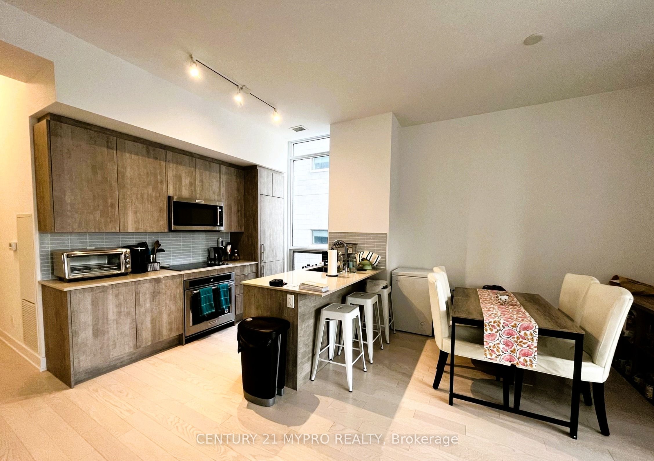 181 Bedford Road 203, Toronto, ON M5R 0C2 photo 3