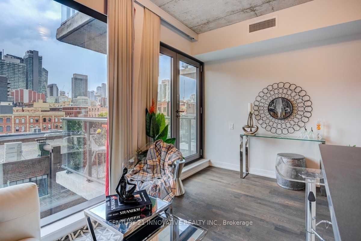 560 King Street W 408, Toronto, ON M5V 2N2 photo 4