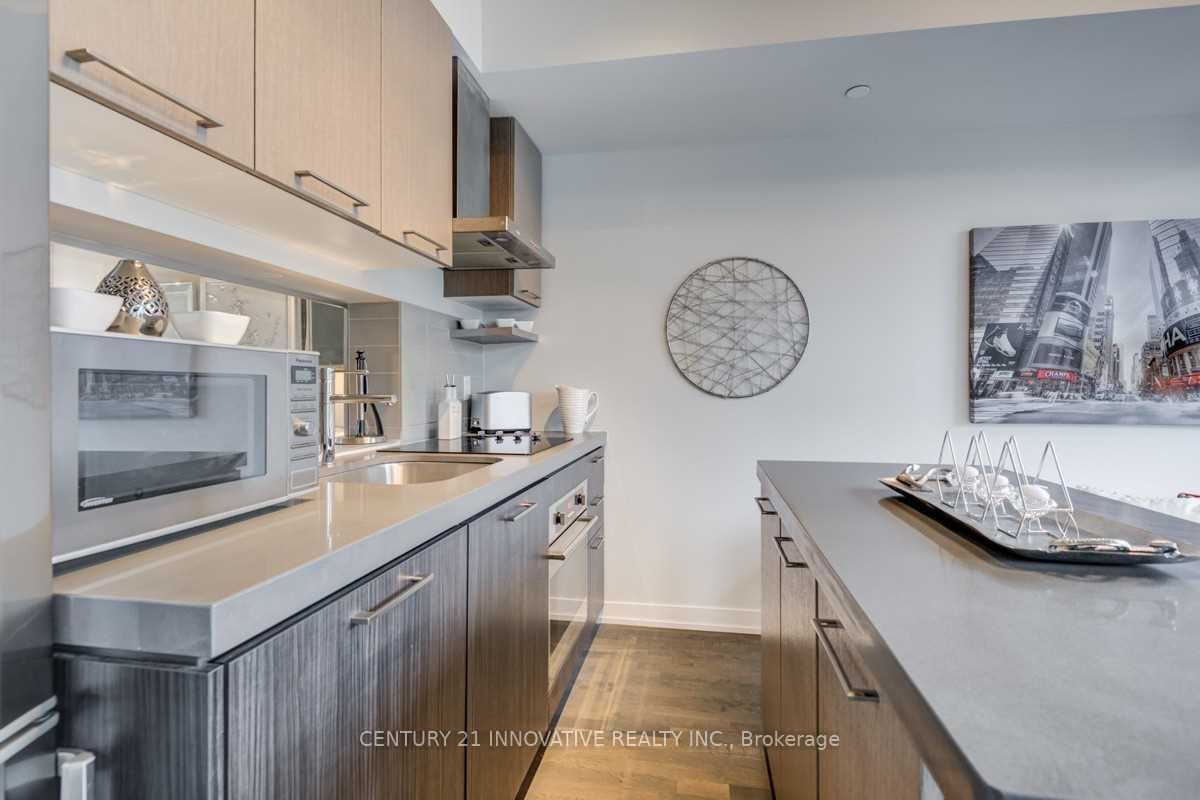 560 King Street W 408, Toronto, ON M5V 2N2 photo 5