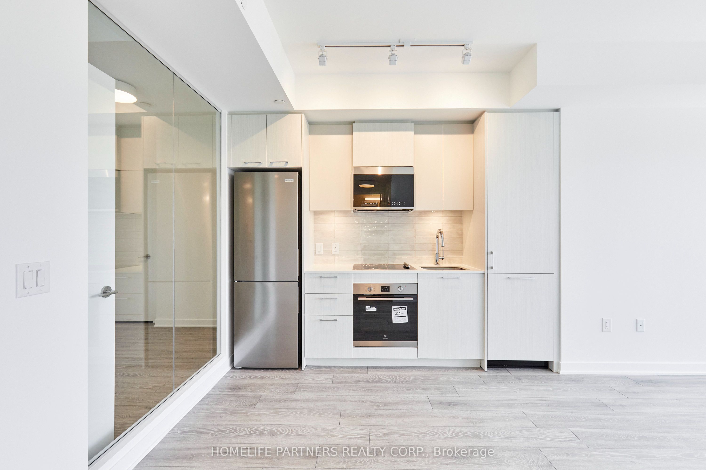 10 Oak Street 1107, Toronto, ON M5A 0Z1 photo 3
