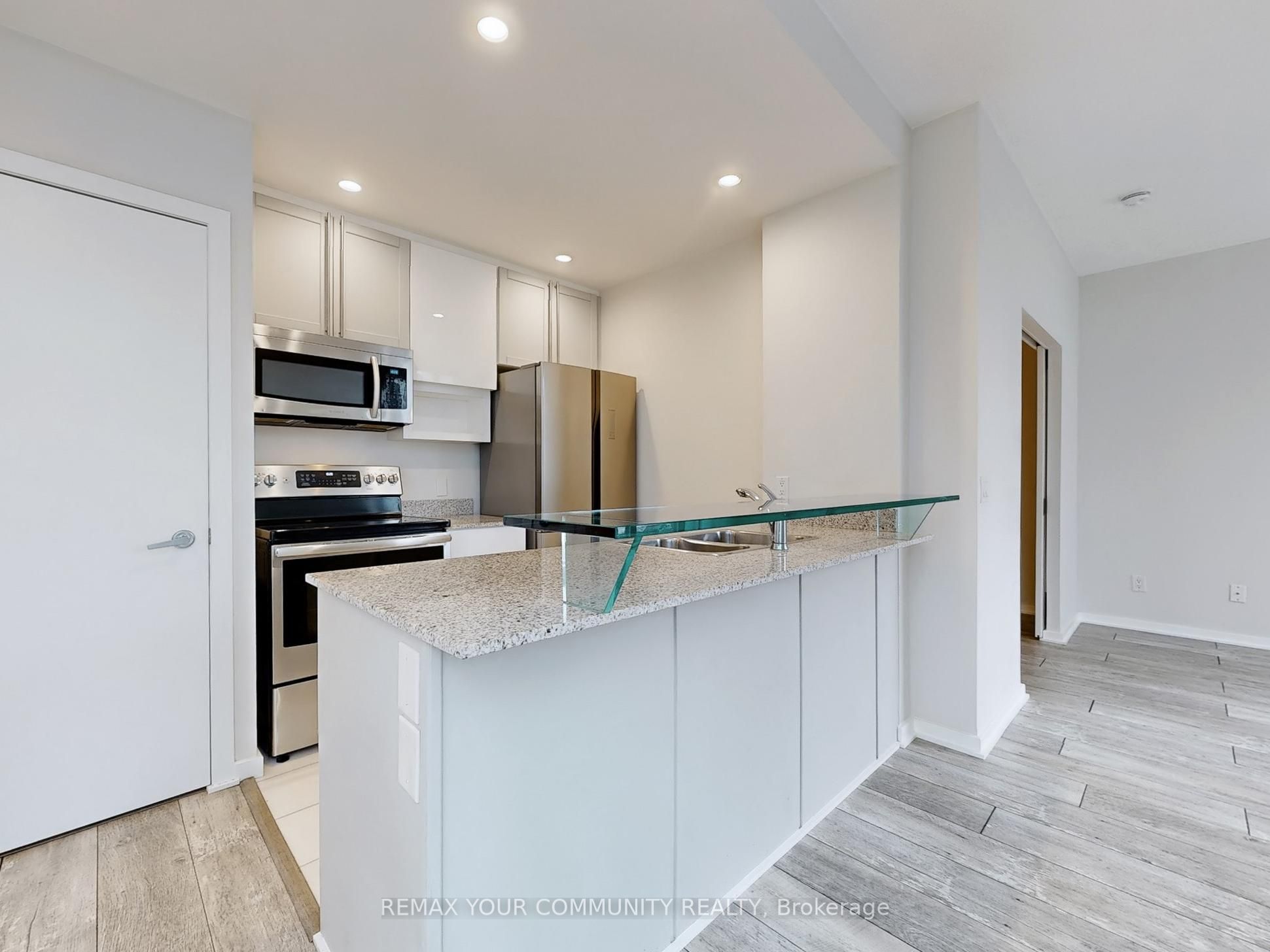 208 Queens Quay West Street 2212, Toronto, ON M5J 2Y5 photo 4