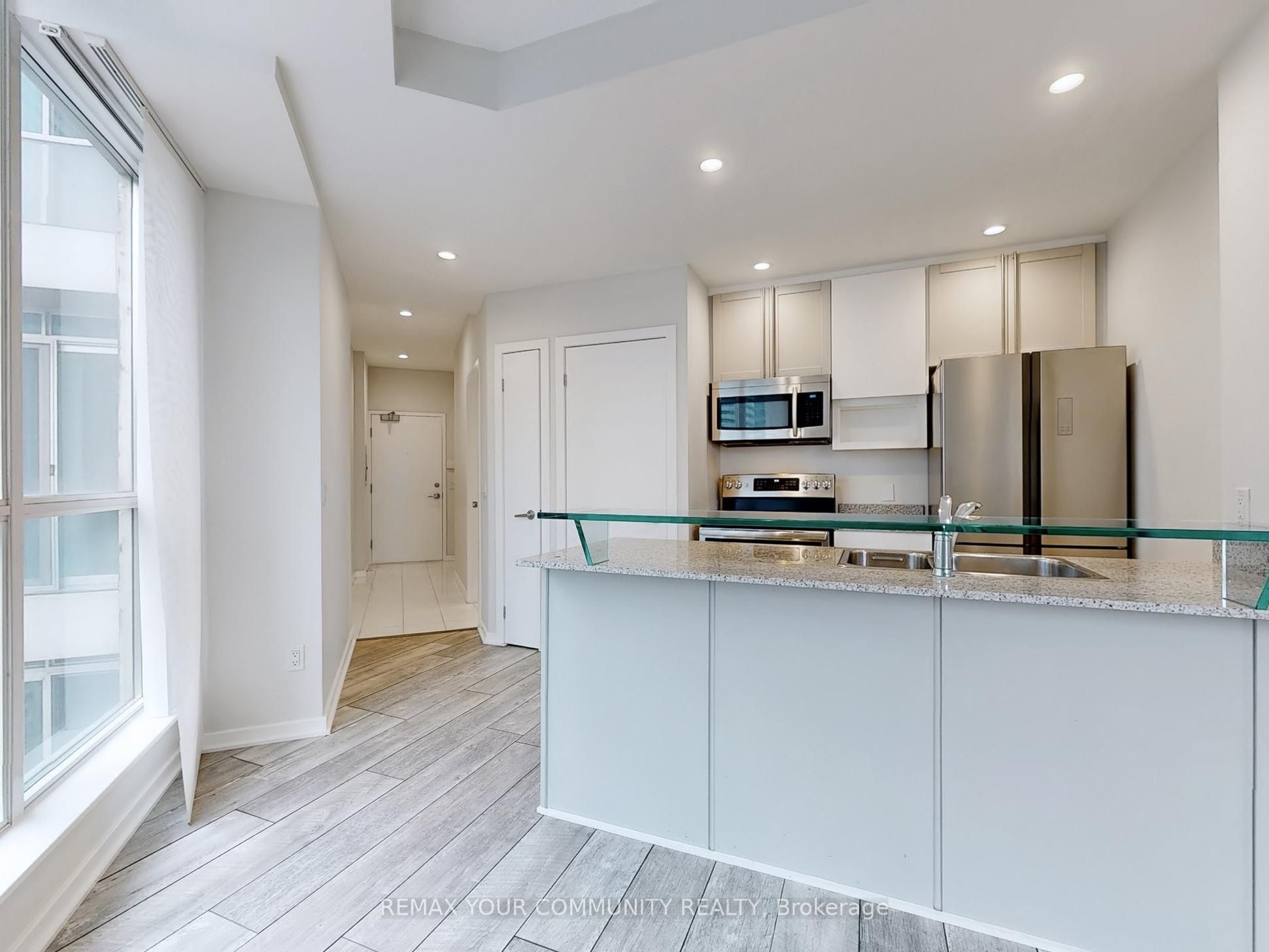 208 Queens Quay West Street 2212, Toronto, ON M5J 2Y5 photo 5