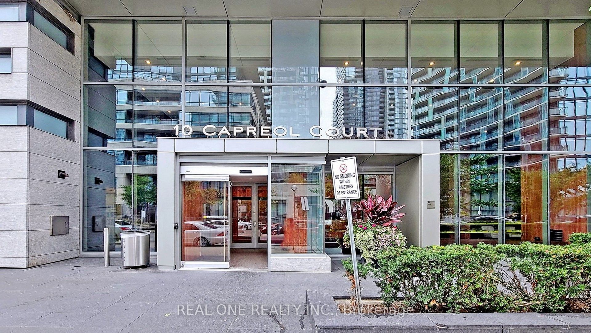 10 Capreol Court 727, Toronto, ON M5V 4B3 photo 3