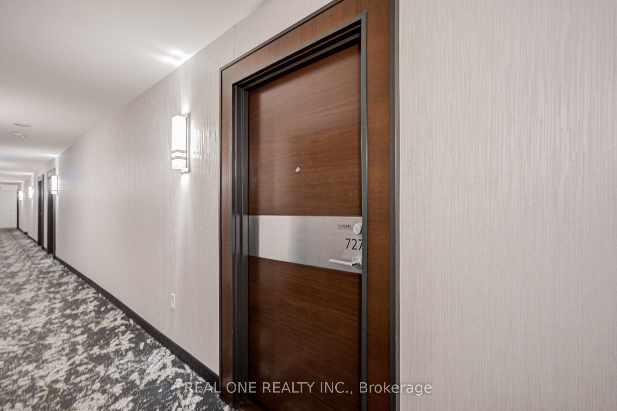 10 Capreol Court 727, Toronto, ON M5V 4B3 photo 4