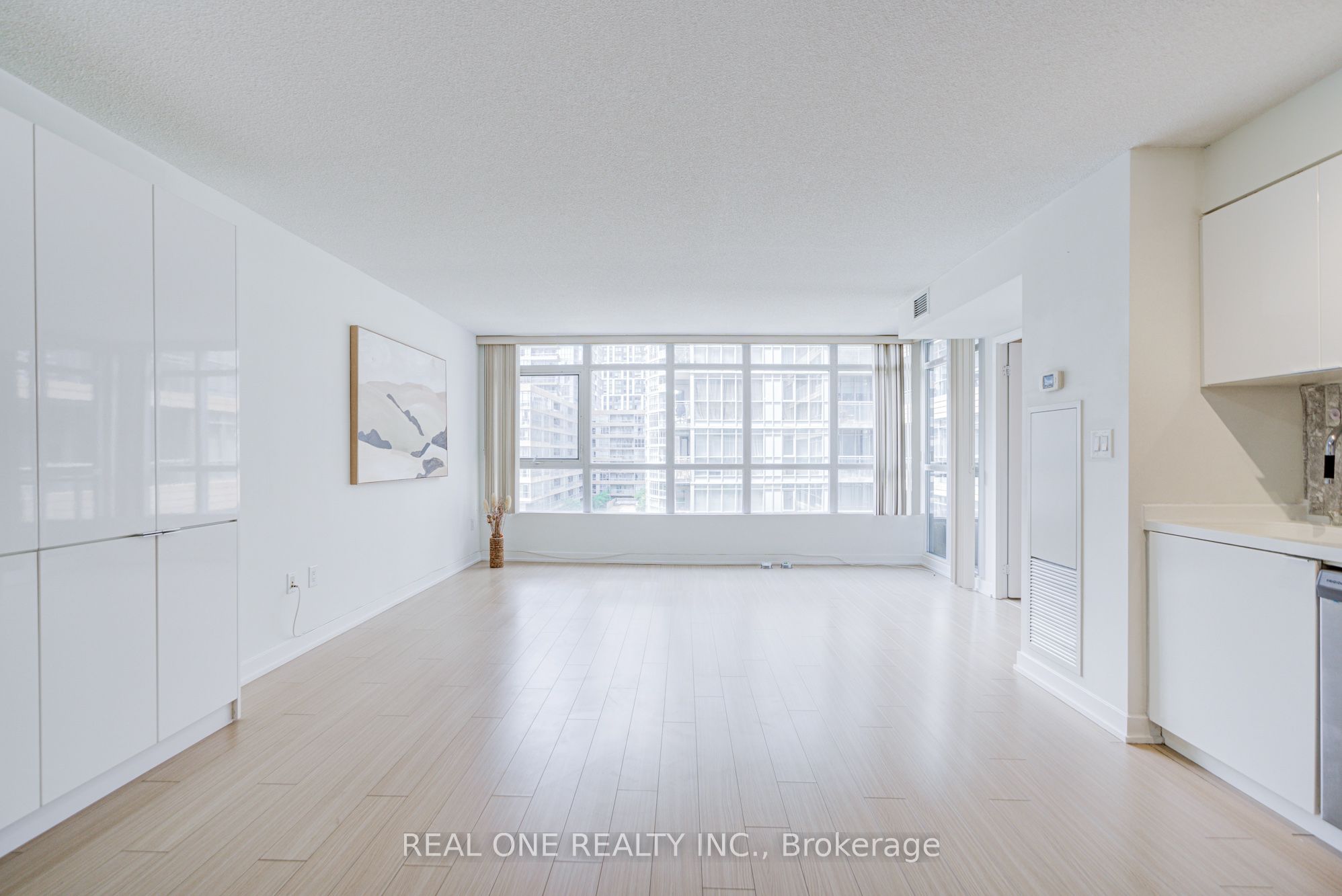10 Capreol Court 727, Toronto, ON M5V 4B3 photo 5