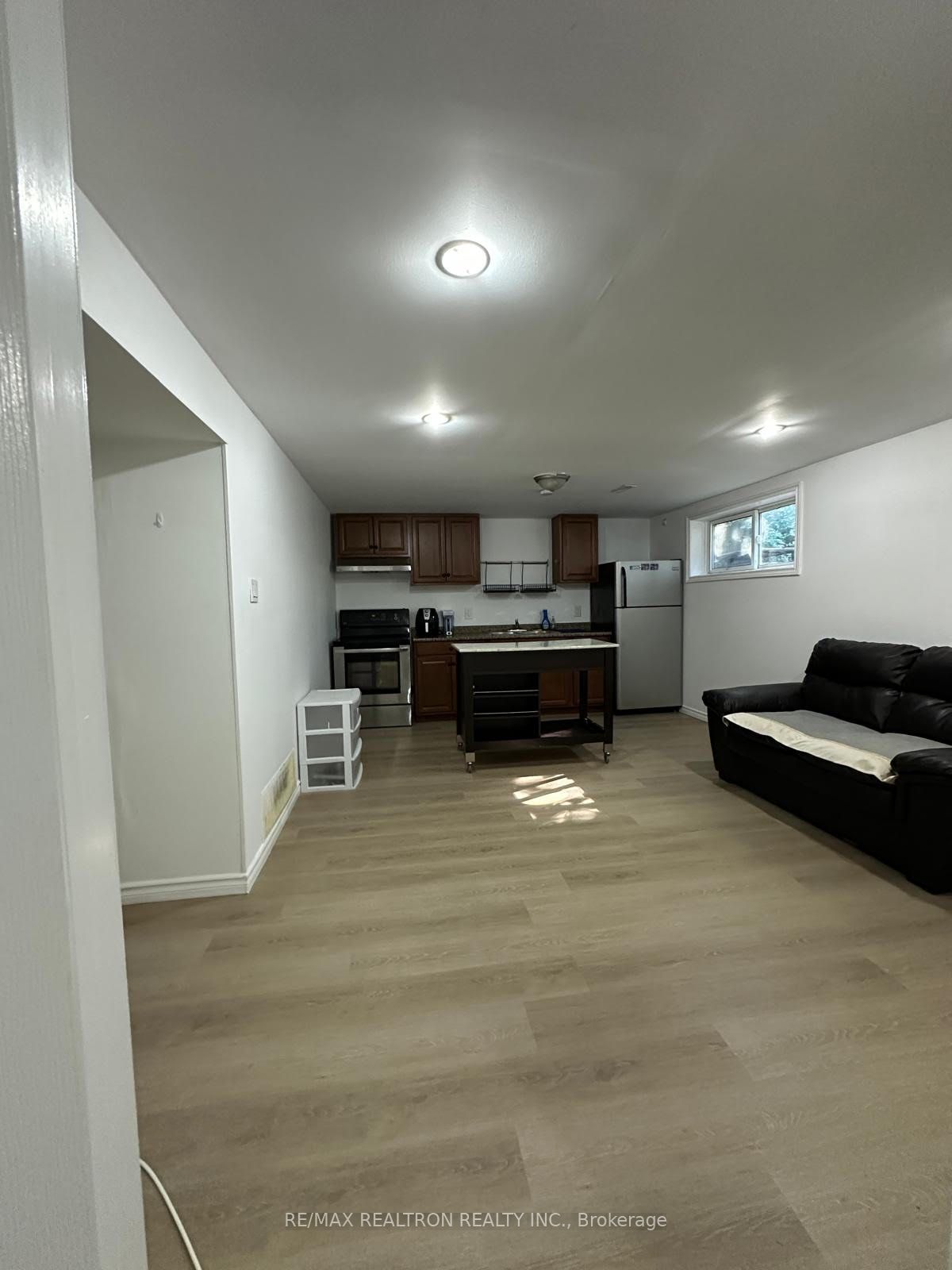281 Betty Ann Drive main floor, Toronto, ON M2R 1A9 photo 2