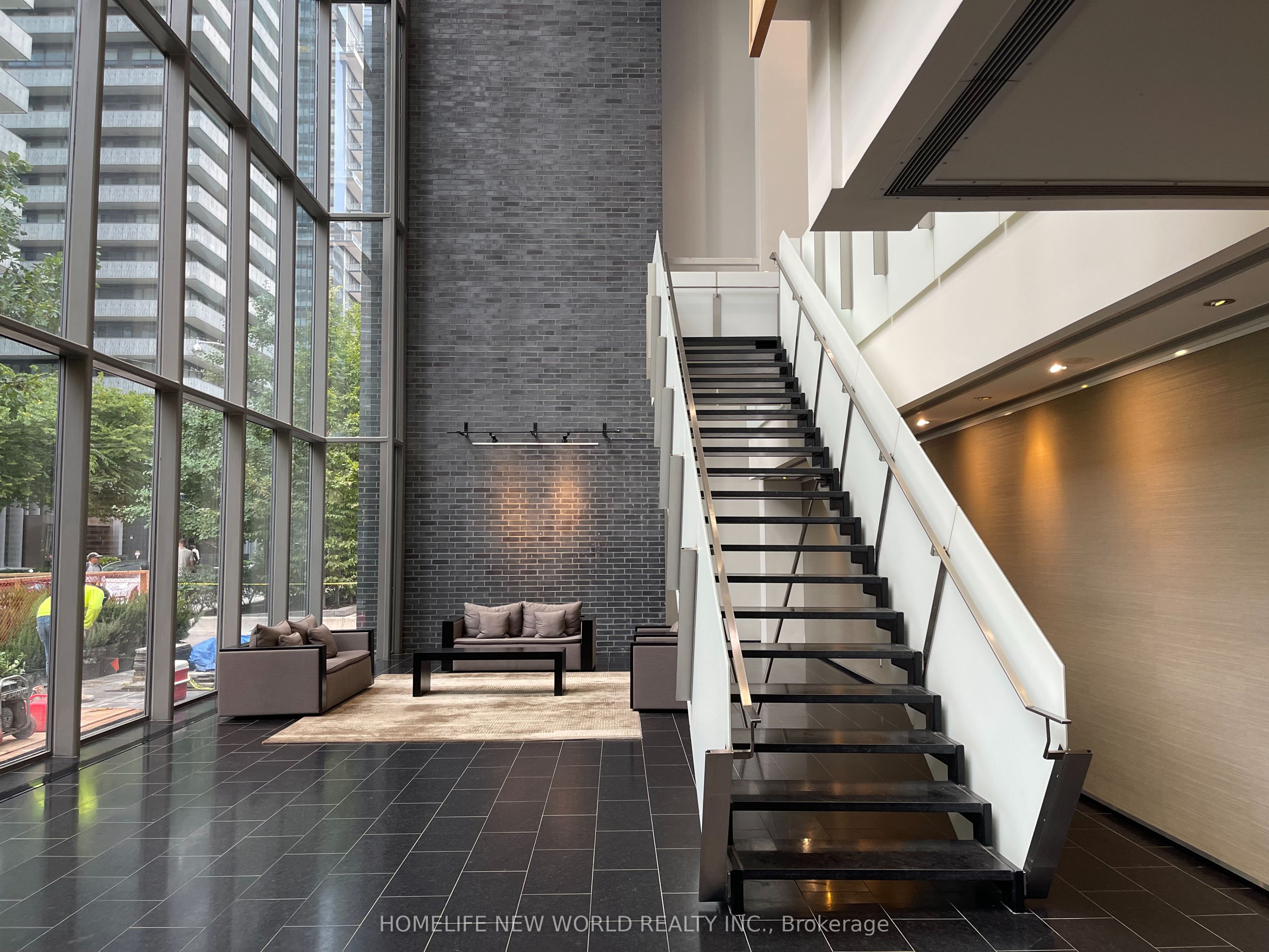 33 Charles Street E 2109, Toronto, ON M4Y 0A2 photo 3