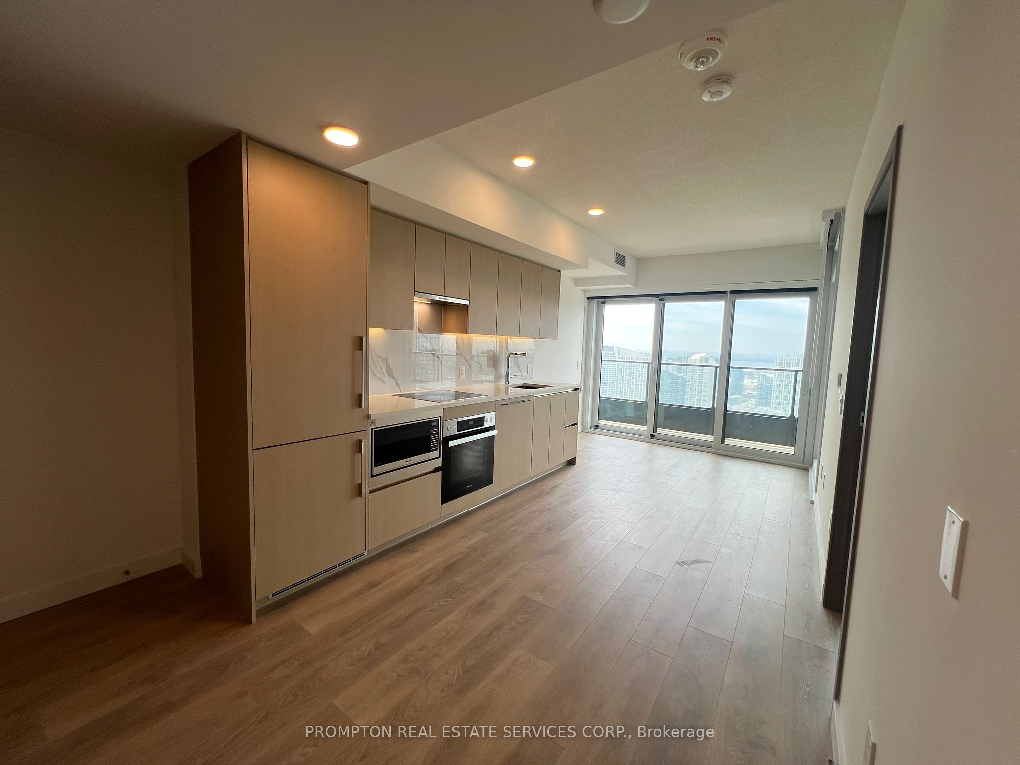 3 Concord Cityplace Way 4602, Toronto, ON M5V 0X4 photo 2