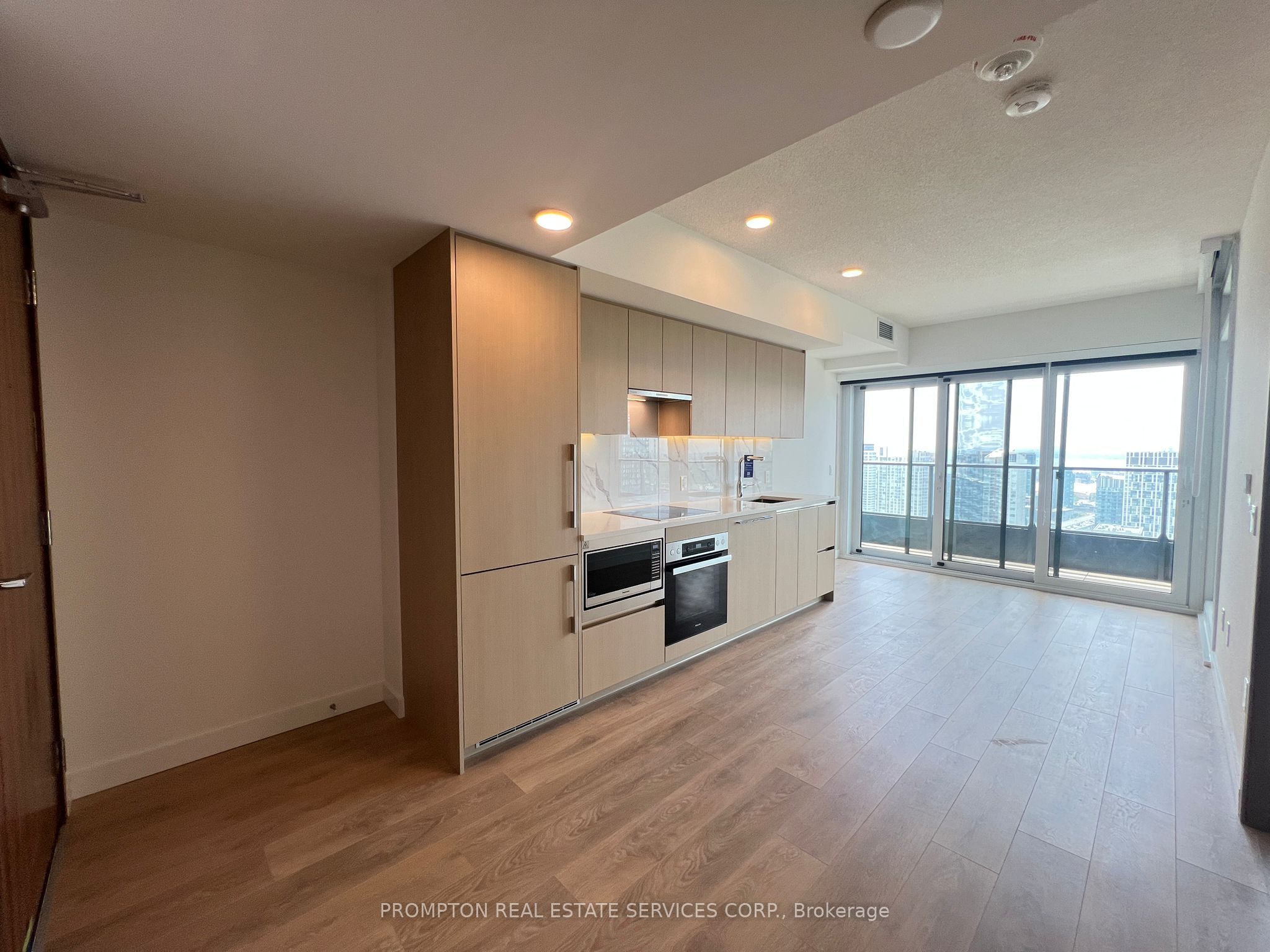3 Concord Cityplace Way 4602, Toronto, ON M5V 0X4 photo 4