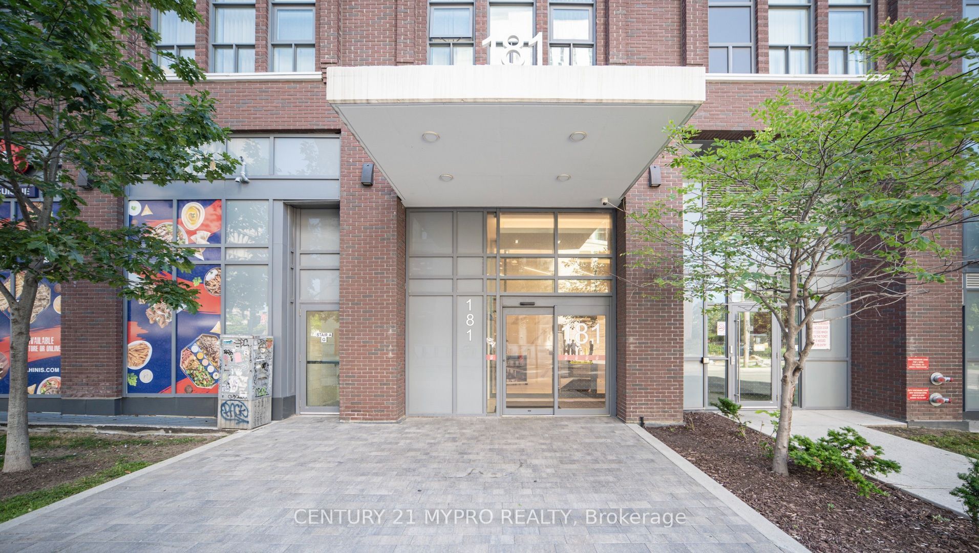 181 Huron Street 1604, Toronto, ON M5T 0C1 photo 4