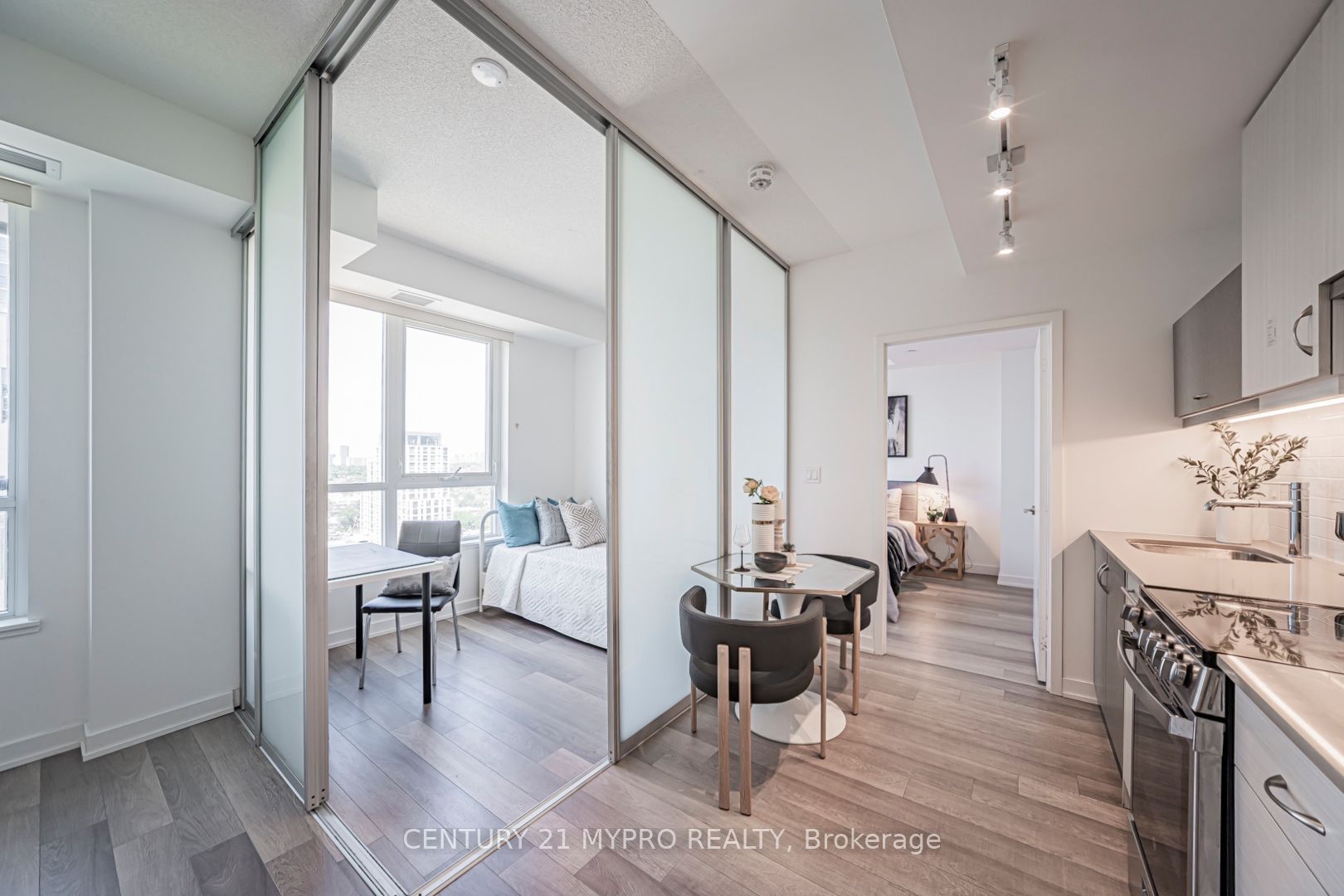 181 Huron Street 1604, Toronto, ON M5T 0C1