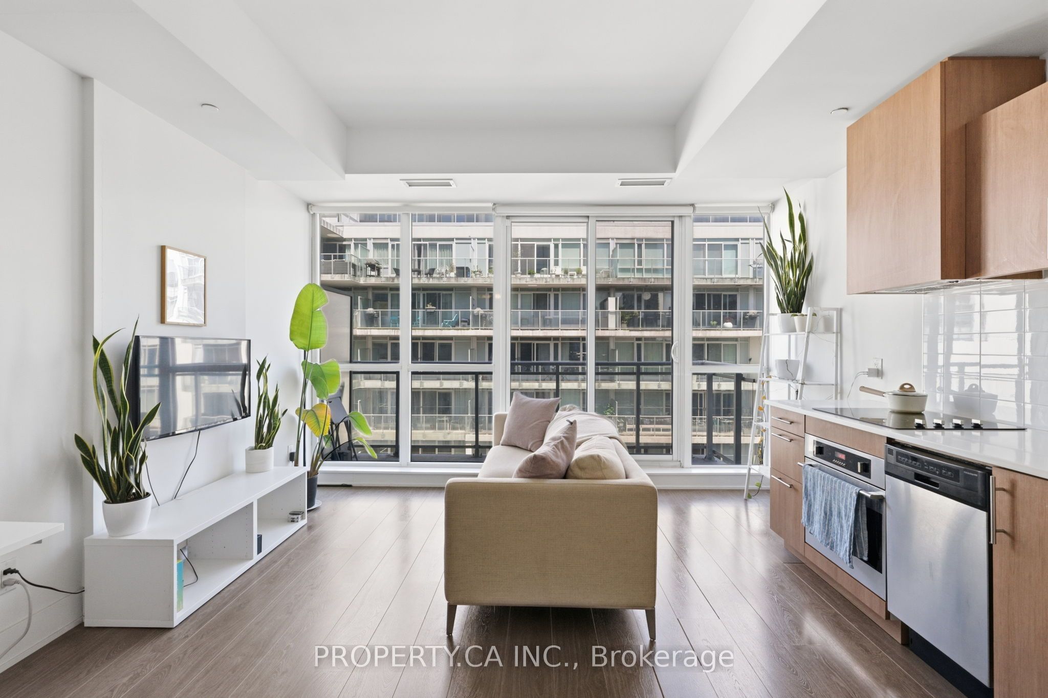 508 Wellington Street W 809, Toronto, ON M5V 1E3