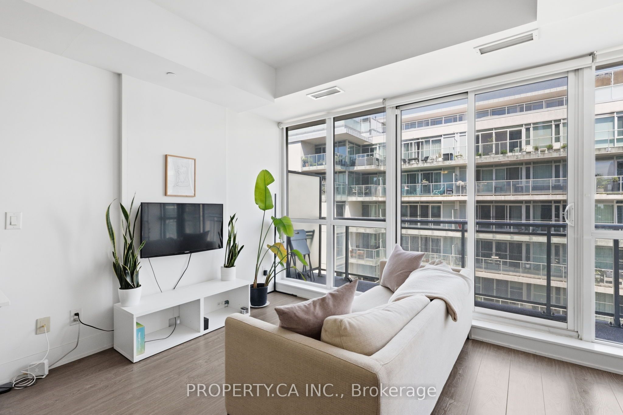 508 Wellington Street W 809, Toronto, ON M5V 1E3 photo 4