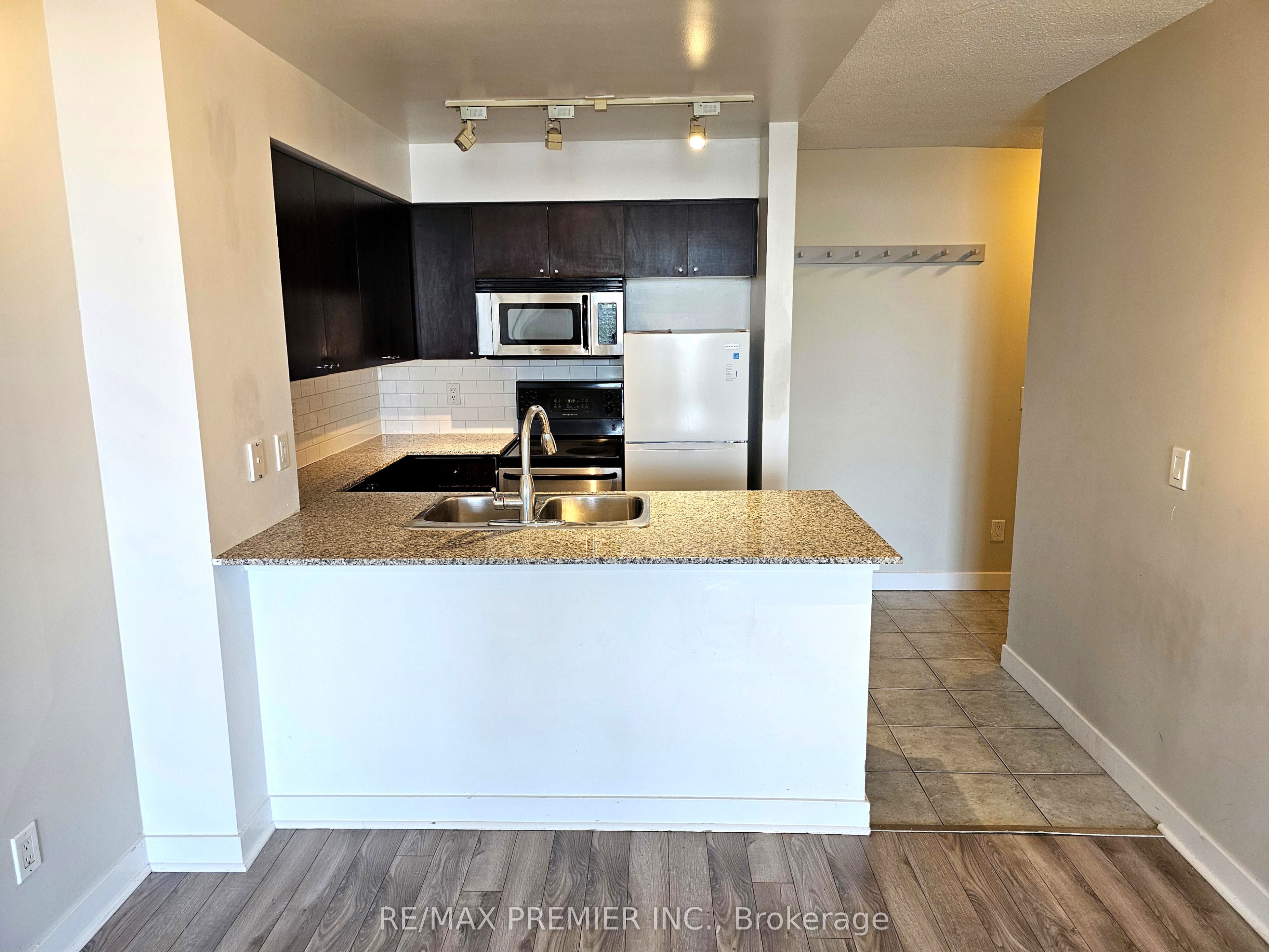 50 Lynn Williams Street 2209, Toronto, ON M6K 3R9 photo 2