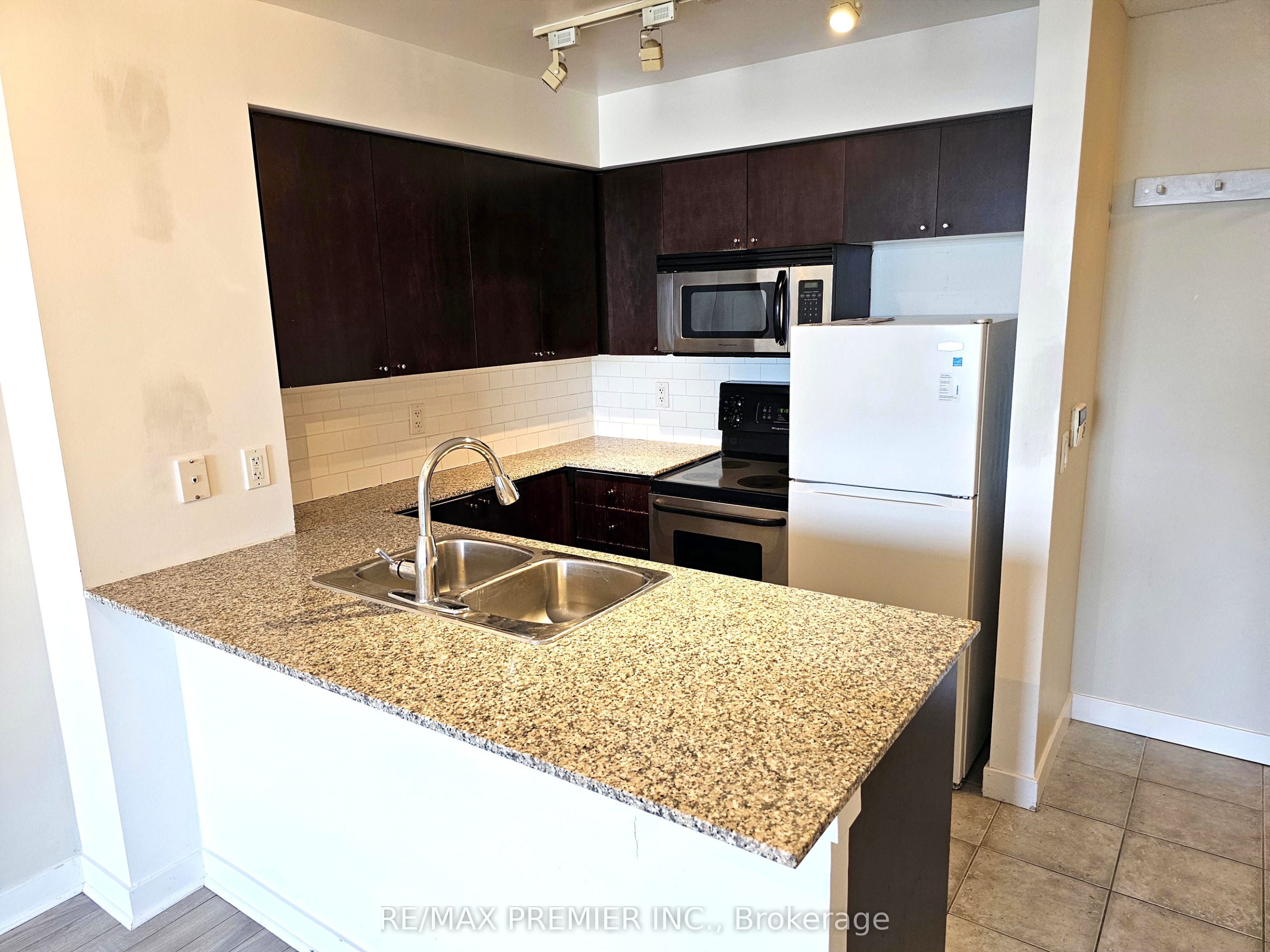 50 Lynn Williams Street 2209, Toronto, ON M6K 3R9 photo 3