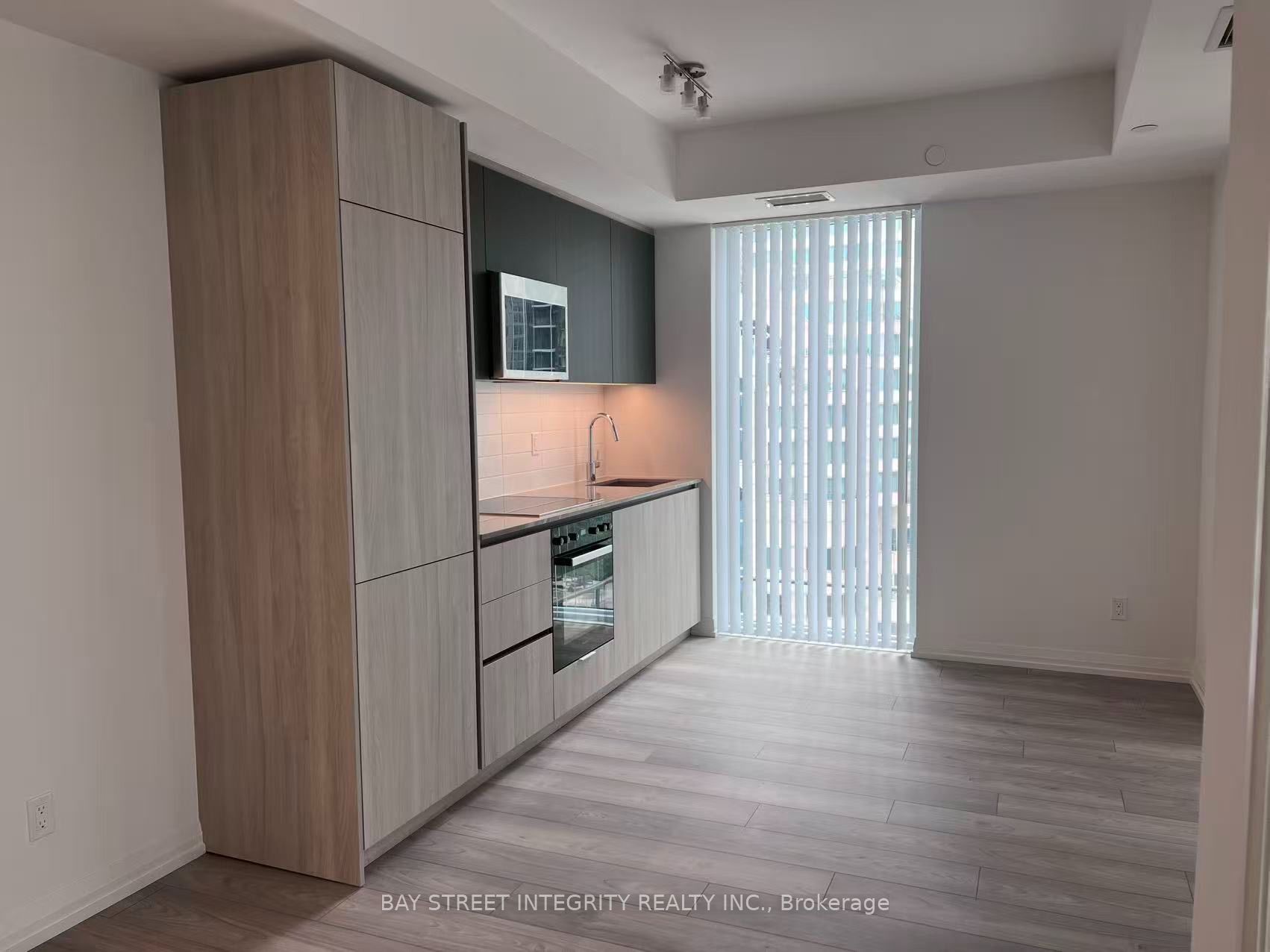 400 King Street W 1508, Toronto, ON M5V 0X8 photo 2