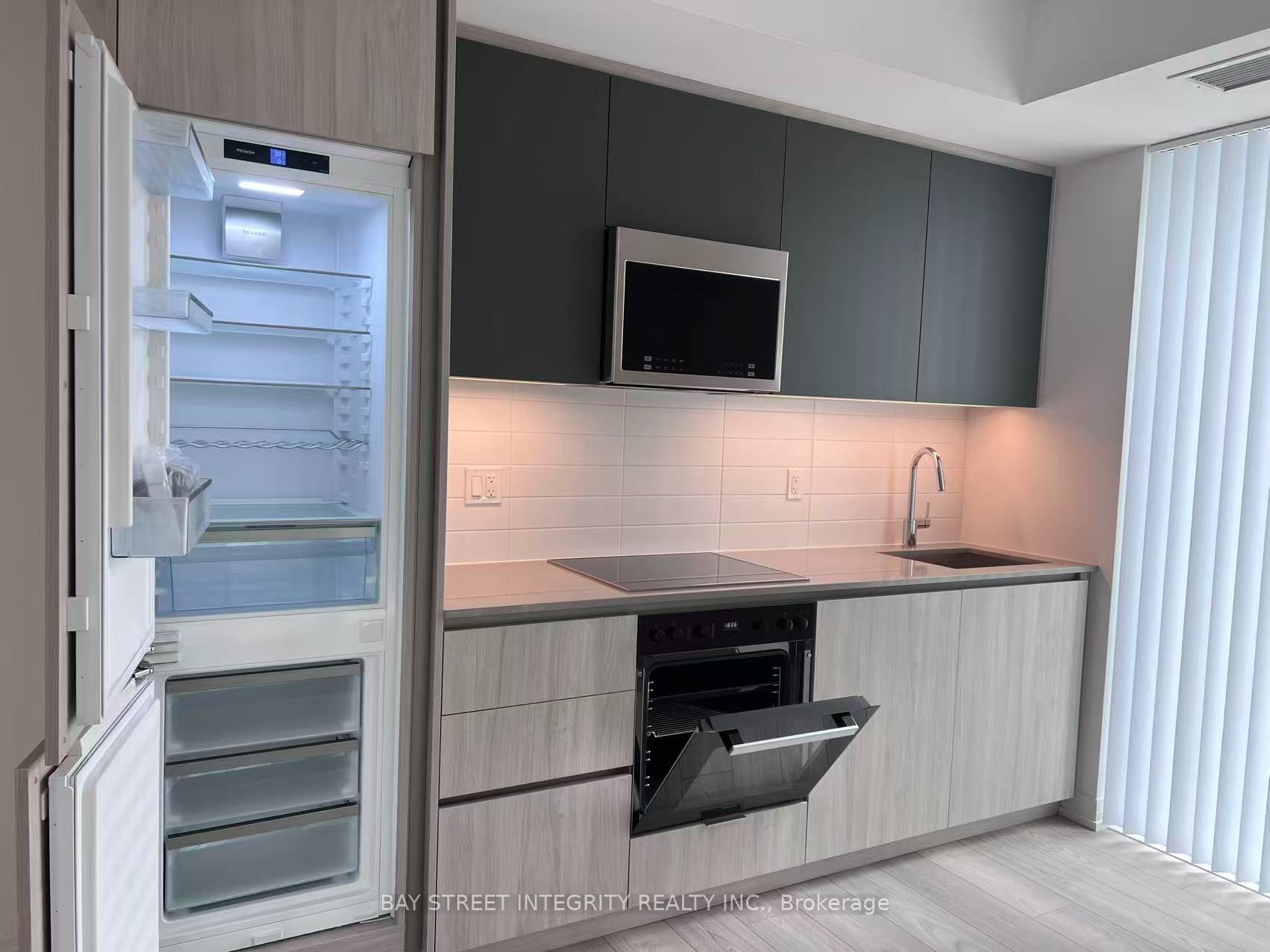 400 King Street W 1508, Toronto, ON M5V 0X8 photo 3