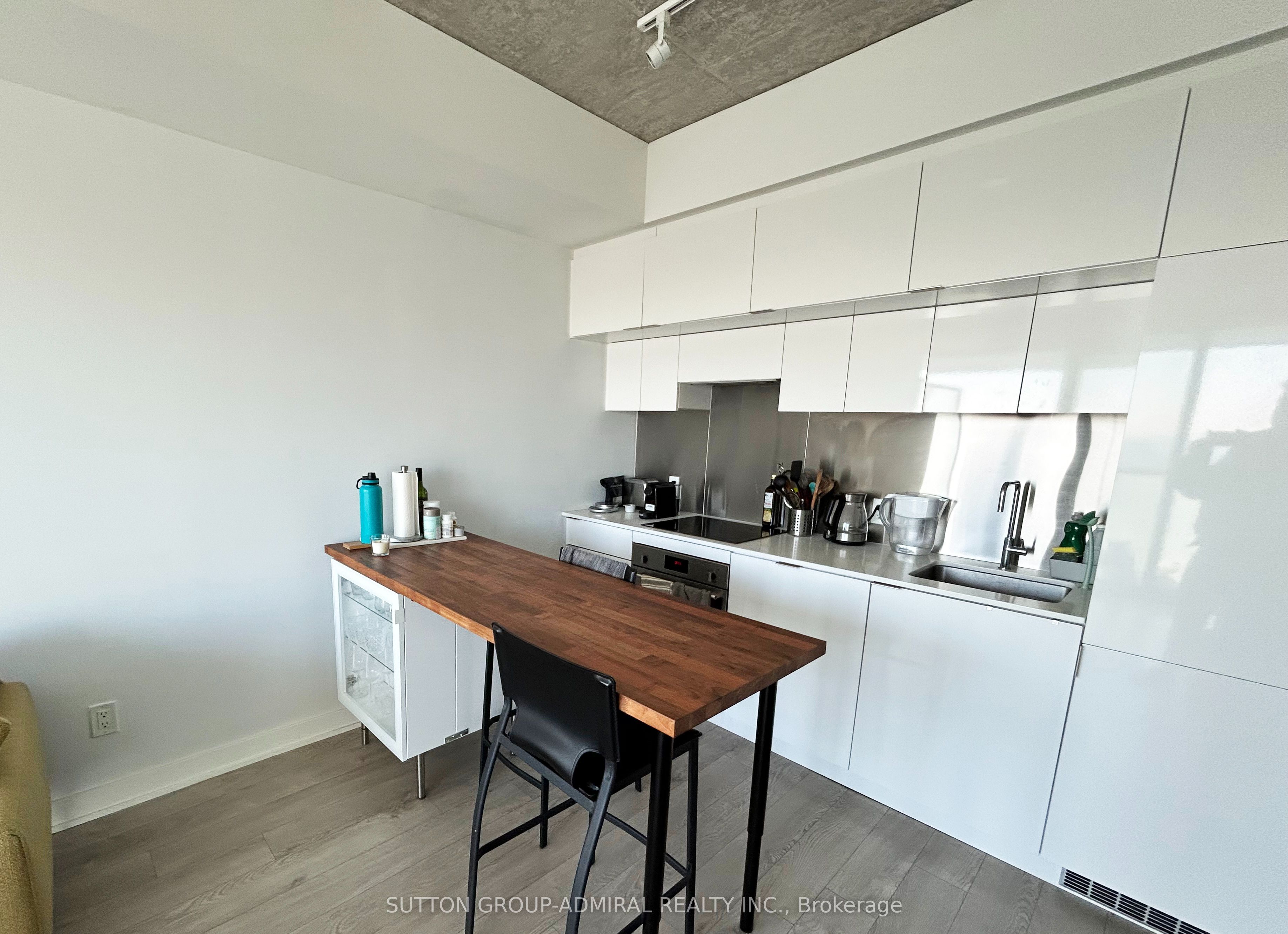 185 Roehampton Avenue 2207, Toronto, ON M4P 1R4 photo 3