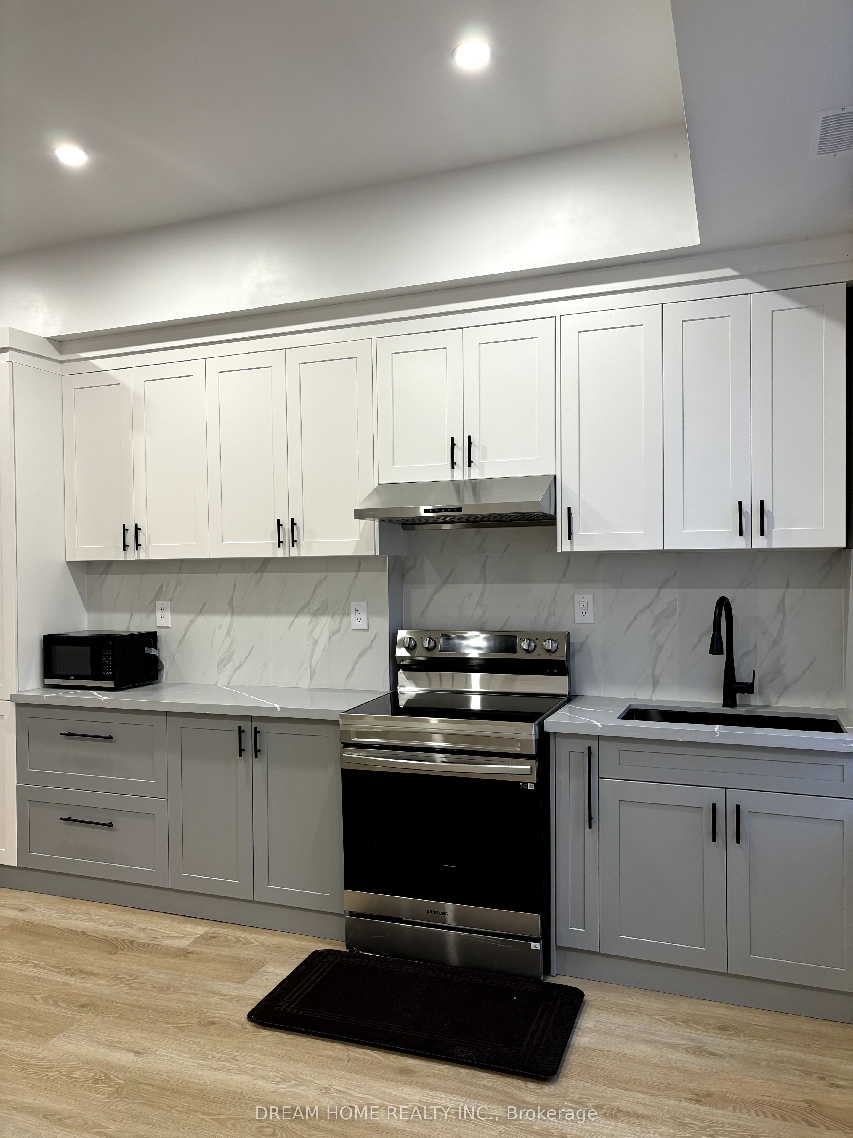 337 Mutual Street 101, Toronto, ON M4Y 1X6
