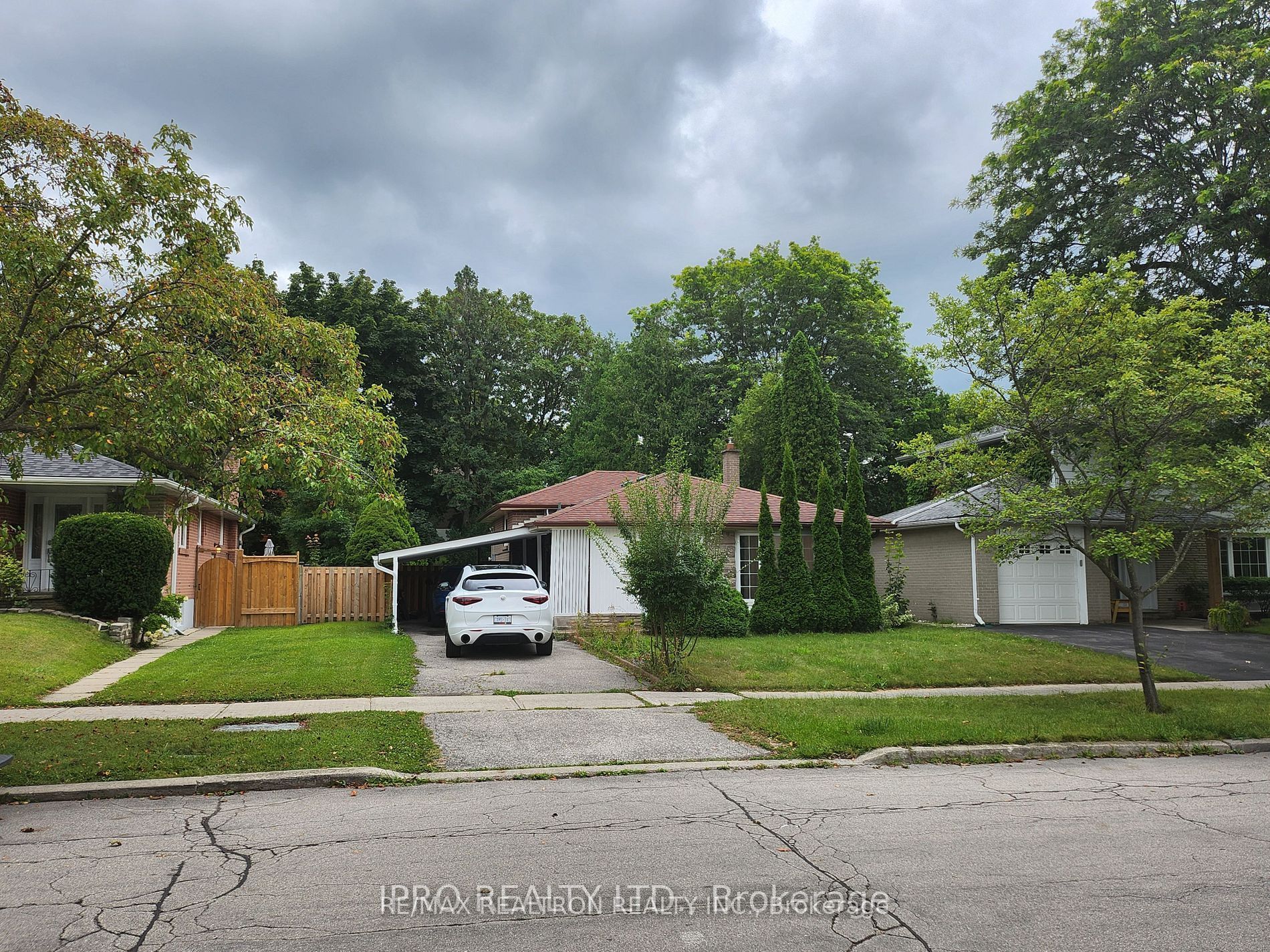 16 Cresthaven Drive, Toronto, ON M2H 1L7