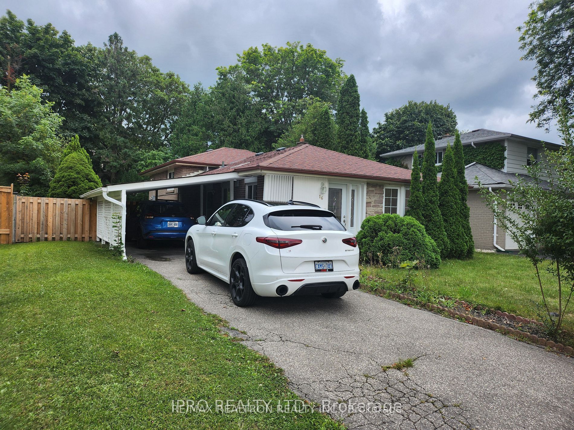 16 Cresthaven Drive, Toronto, ON M2H 1L7 photo 3