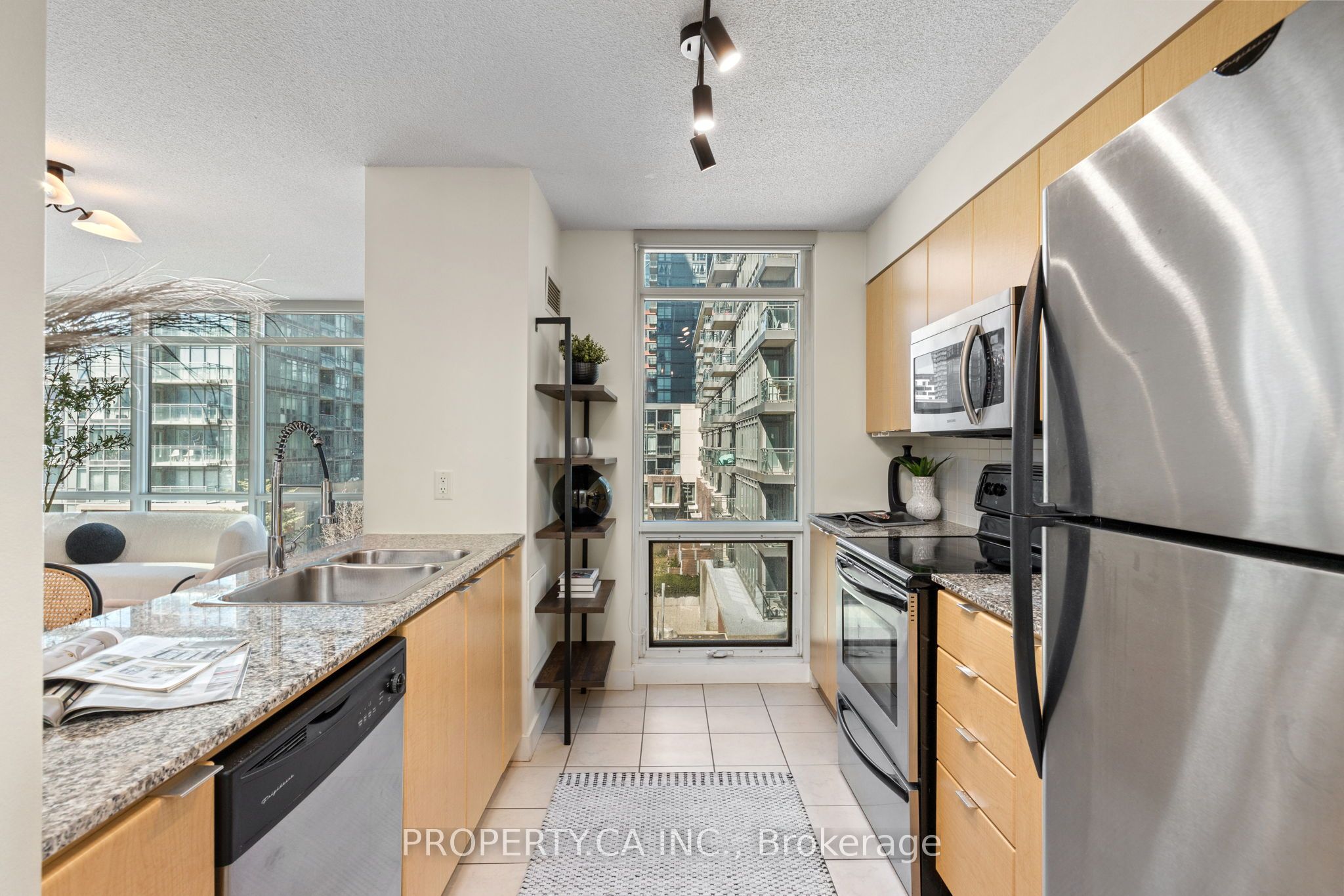 11 Brunel Court 503, Toronto, ON M5V 3Y3 photo 3