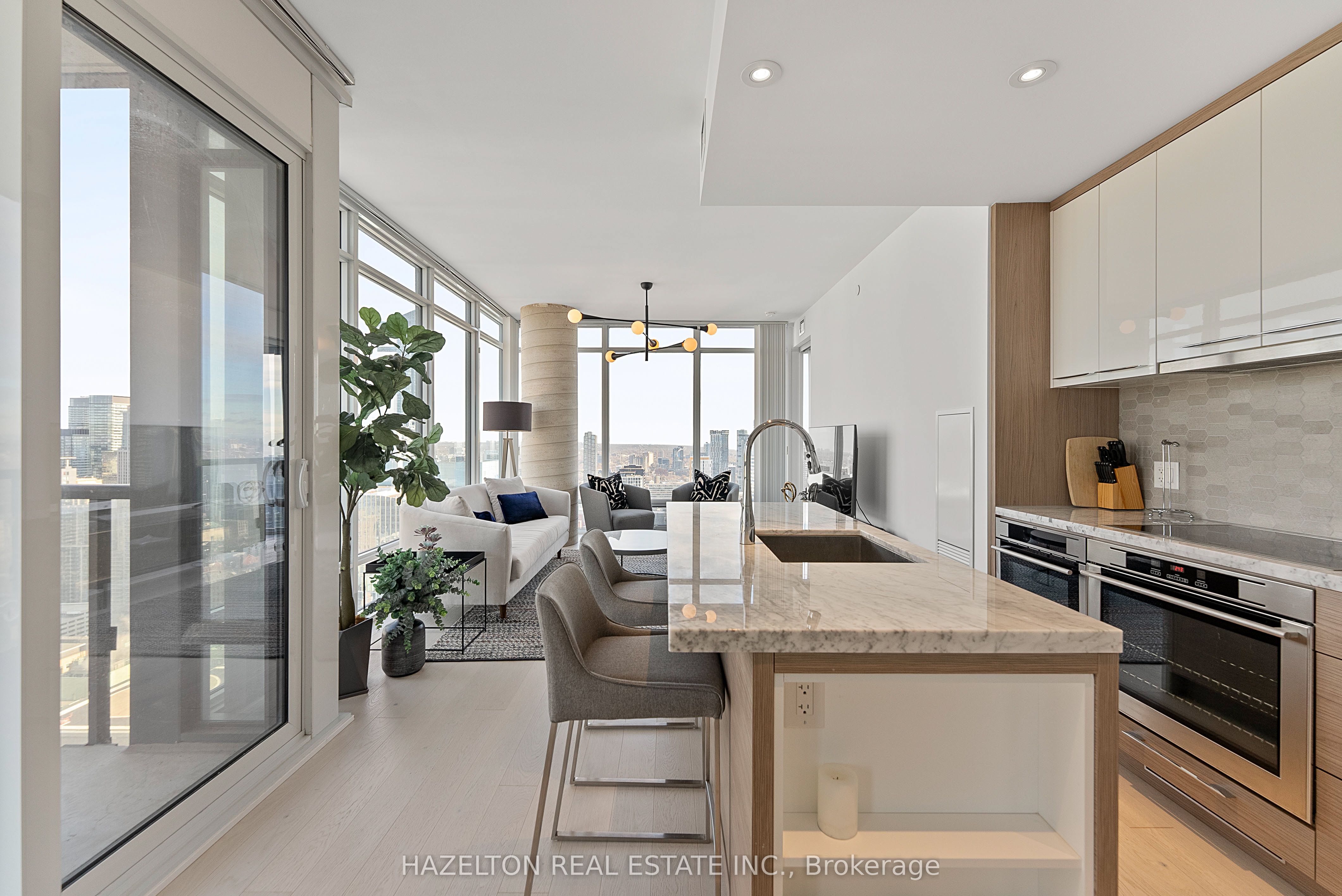 488 University Avenue 3402, Toronto, ON M5G 0C1 photo 3